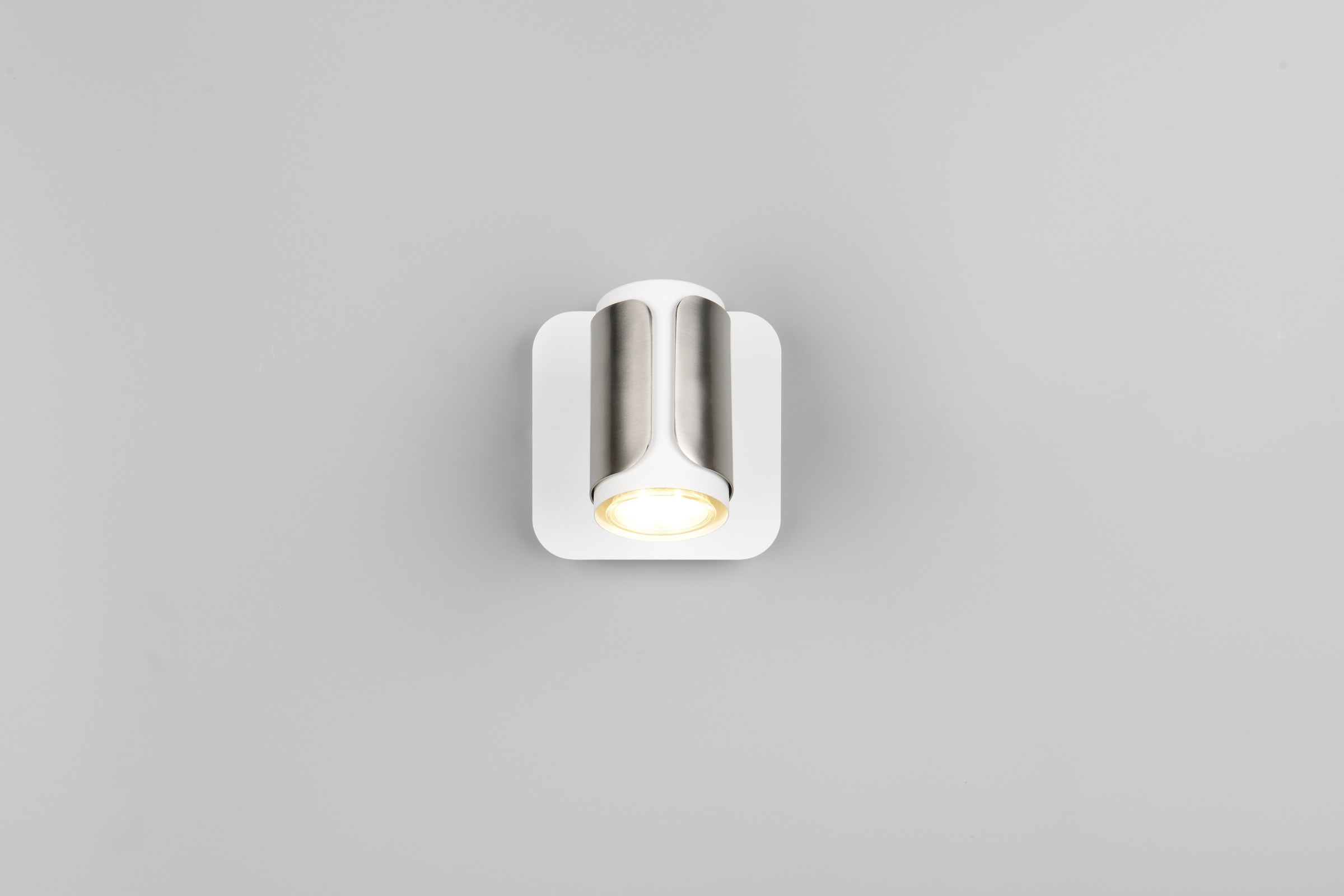 TRIO Leuchten Deckenstrahler »GILLAN, Spot 1-flammig, exkl 1x GU10 max 10W, 12x12x16,5 cm (B/H/T)«, 1 flammig, Leuchtmittel GU10 | Leuchtmittel wechselbar, als Wandstrahler oder Deckenstrahler montierbar, mit Kippschalter