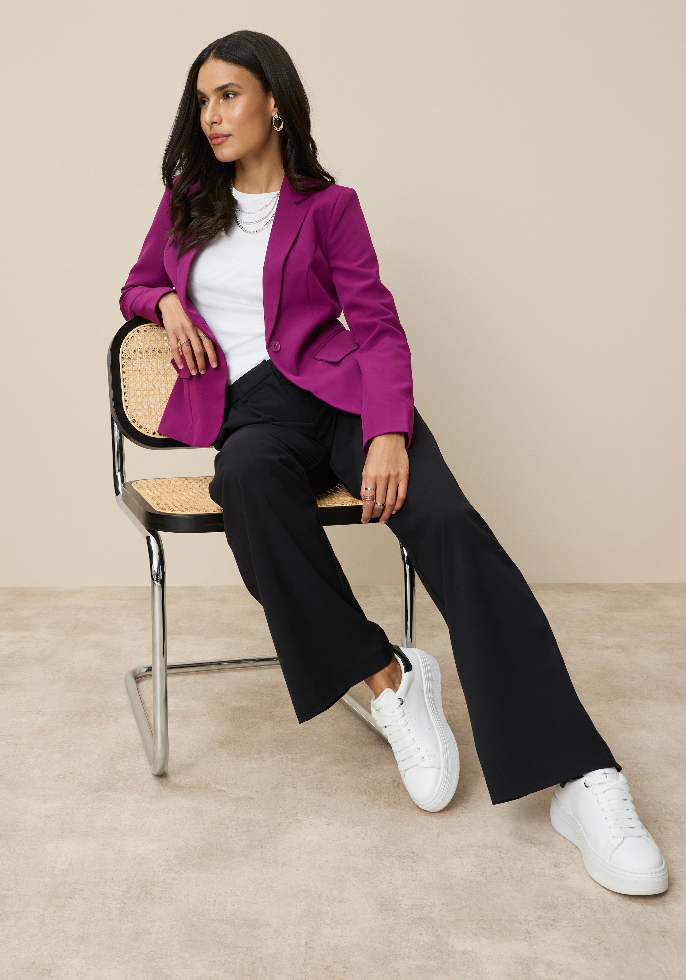 Tamaris Kurzblazer »mit figurbetonter Passform« in Trendfarben - mit passender Hose