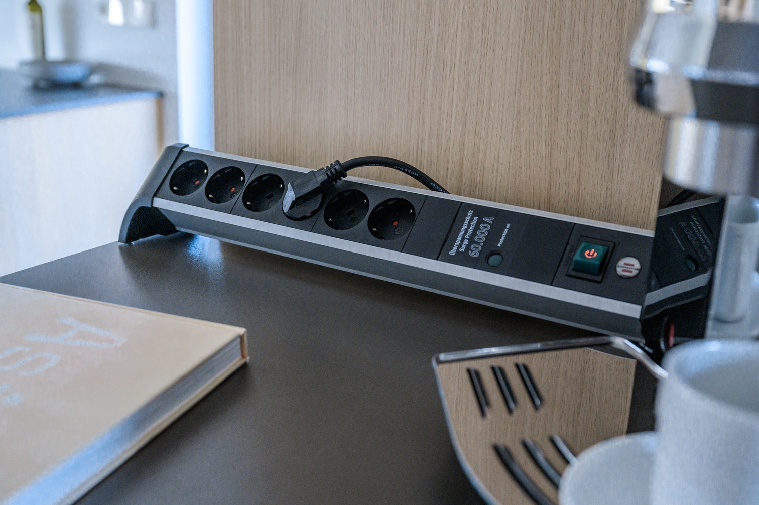 Brennenstuhl Steckdosenleiste »Alu-Office-Line«, 4-fach, (Kabellänge 1,8 m), mit 2-fach USB 3,1 A, Überspannungsschutz und Schalter