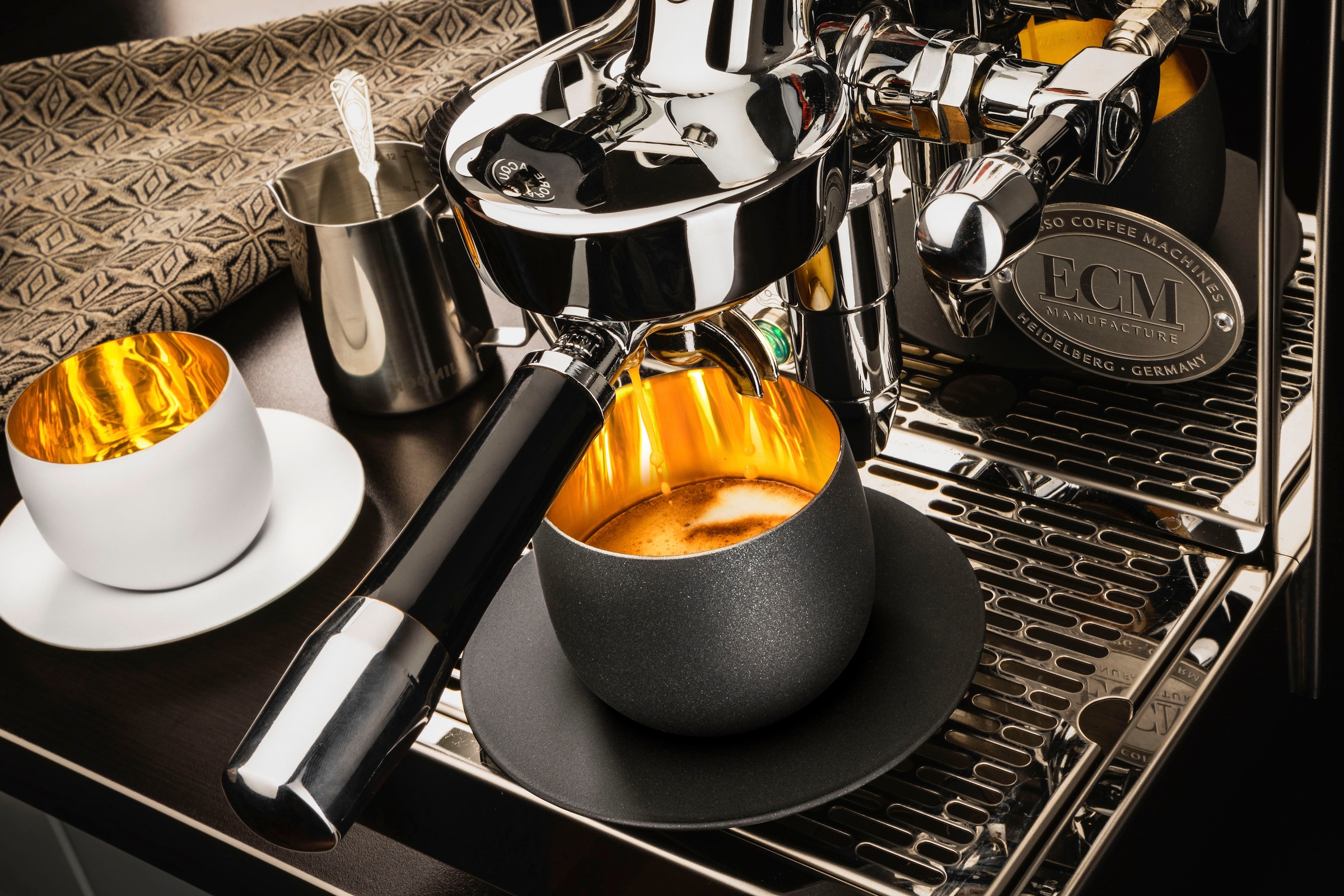 Eisch Germany Cappuccinotasse »COSMO PURE WHITE«, (Set, 2 tlg., Cappuccinoglas mit Untertasse im Geschenkkarton), mit Echtgold-Veredelung, 300 ml, Made in Germany