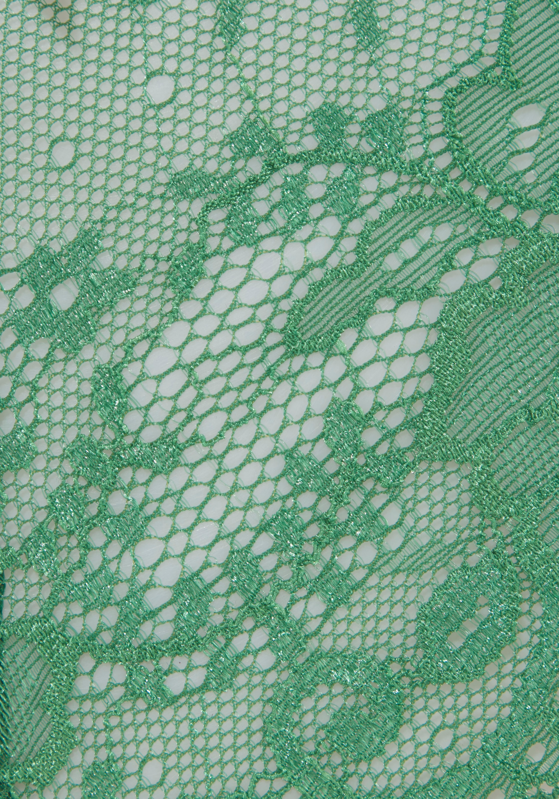 LASCANA String, aus schöner Vollspitze und Schleife