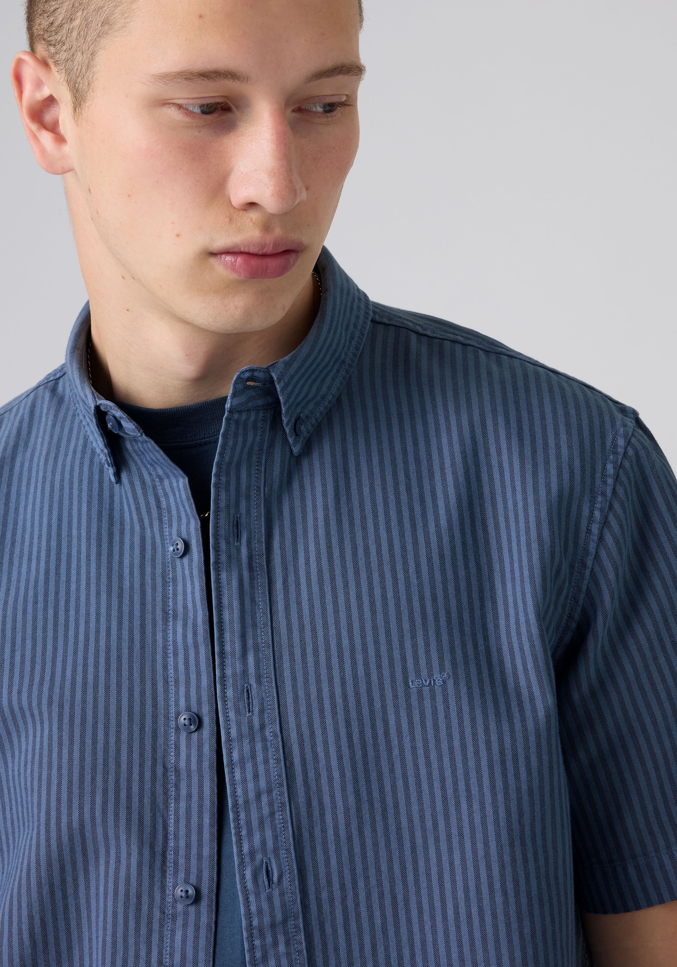 Levi's® Kurzarmhemd »SS AUTHENTIC BUTTON DOWN« mit kleiner Logostickerei auf der Brust