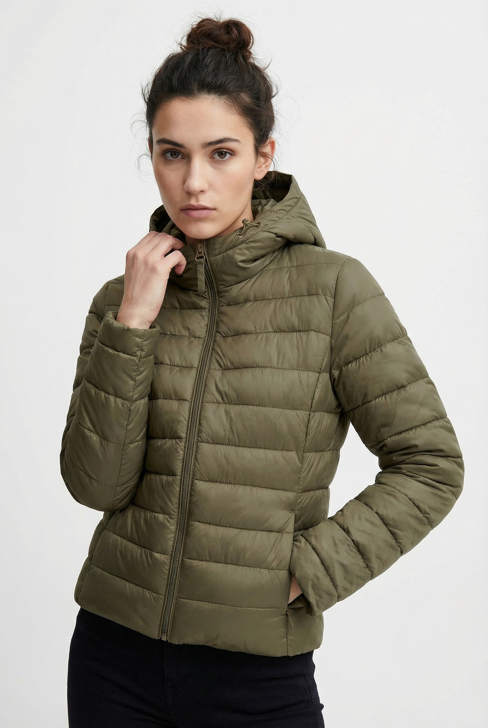 ONLY Steppjacke »ONLTAHIA LW QUILTED HOOD JKT OTW CC OTW« mit Kapuze Kunstfaser