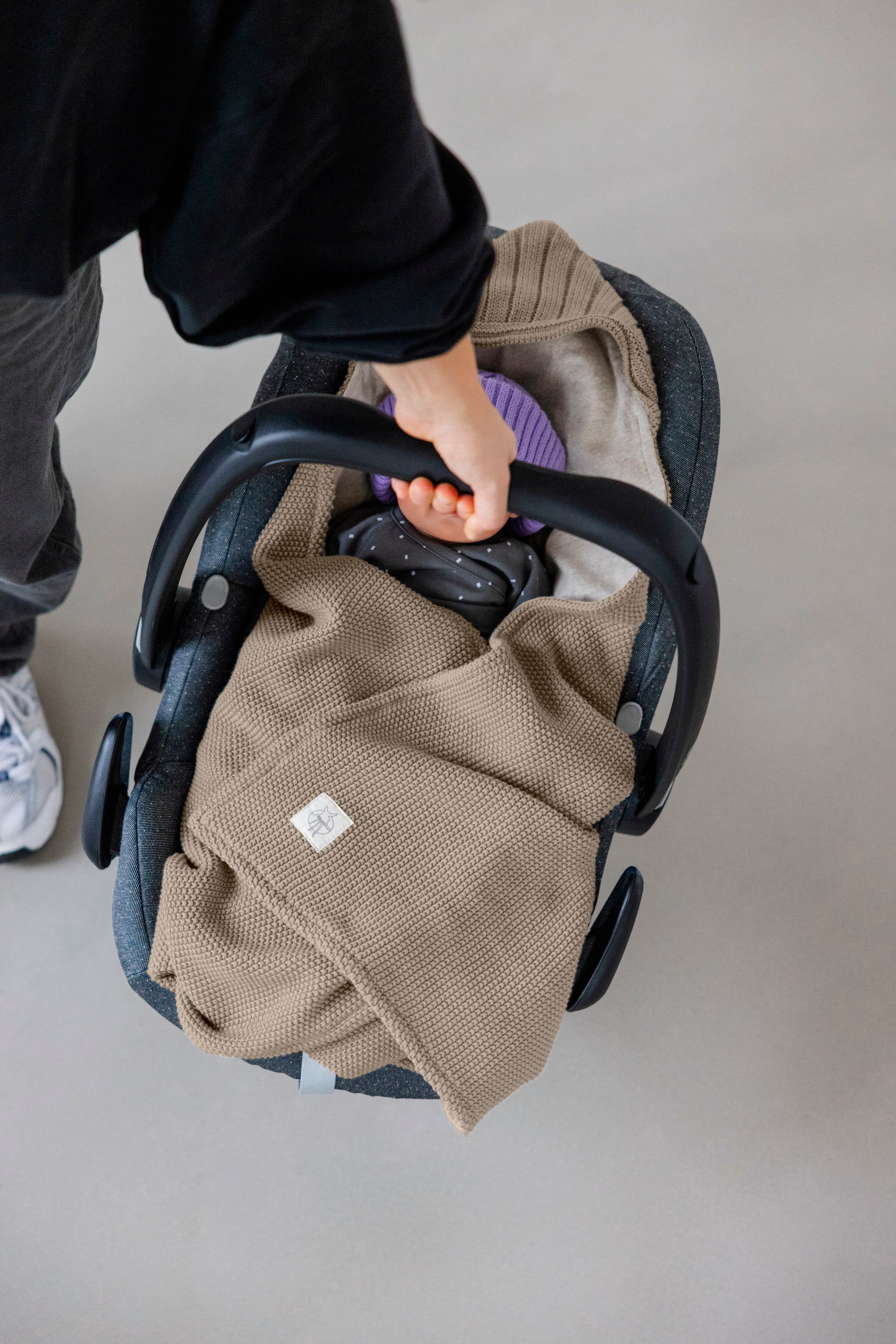 LÄSSIG Einschlagdecke »für Babyschale, taupe«, GOTS made with organic materials, zertifiziert durch BCS 27262
