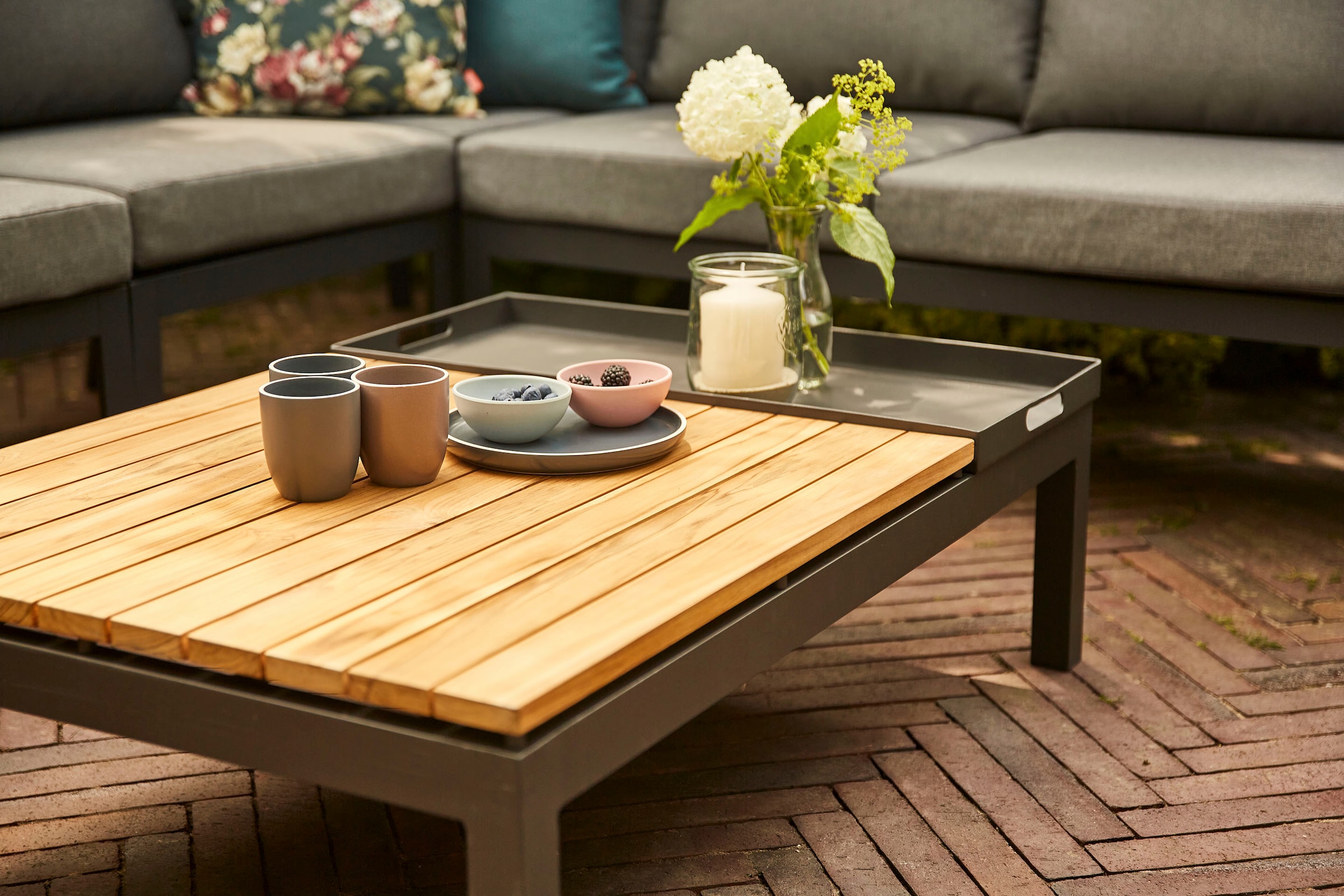 Siena Garden Gartenlounge-Set »Alvida«, (Set, 15 tlg.), best. aus 2 Sofas, 1 Ecksofa, 1 Tisch und 12 Kissen