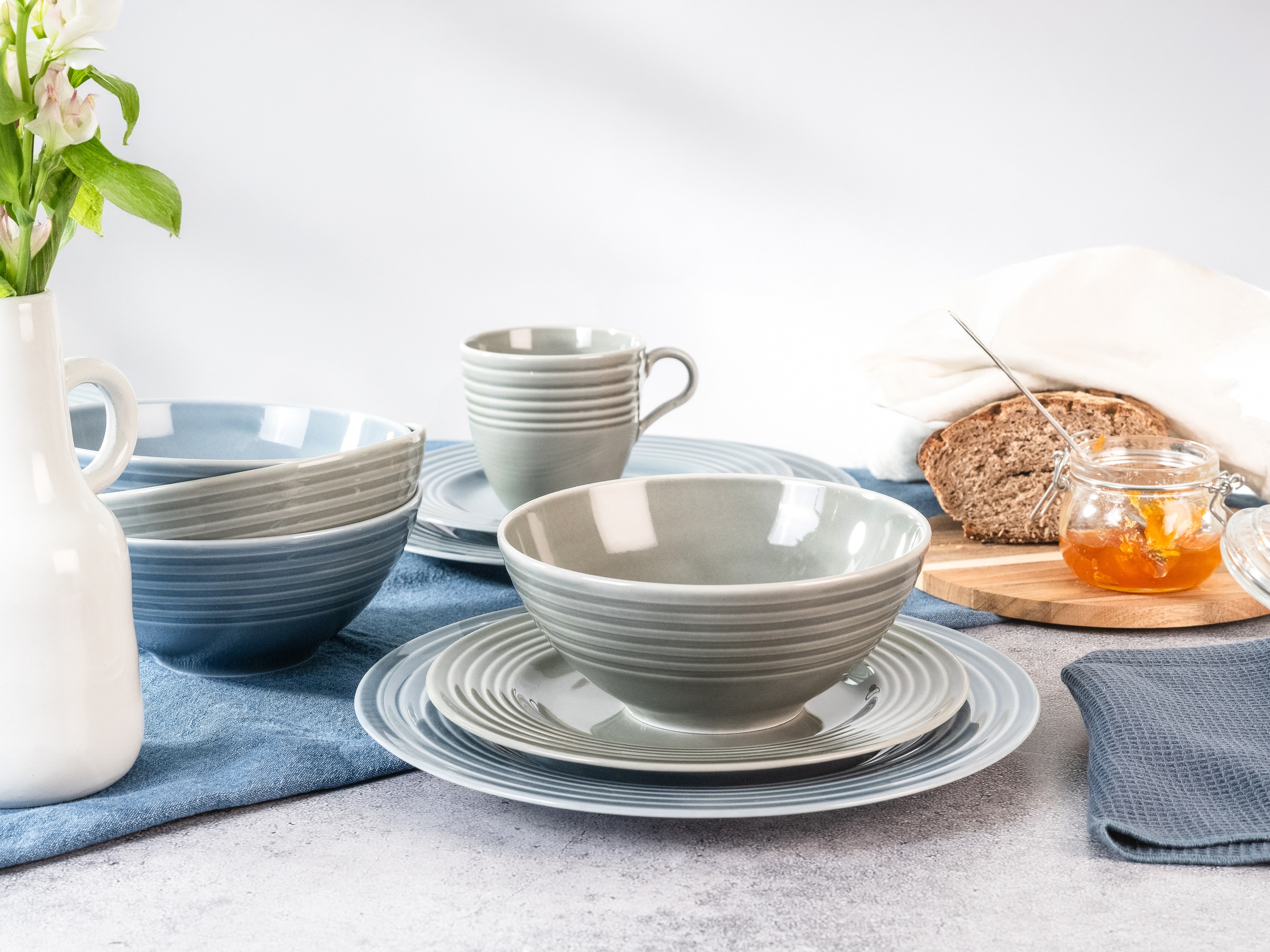 CreaTable Kombiservice »Geschirr-Set Stripes Colors«, (Set, 16 tlg., Kaffeeservice und Tafelservice im Set, für 4 Personen), Service, umlaufendes Rillenrelief, 16 Teile, für 4 Personen