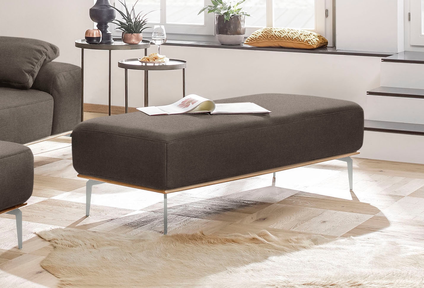 W.SCHILLIG Polsterhocker mit elegantem Holzsockel, Füße in Chrom glänzend, günstig online kaufen