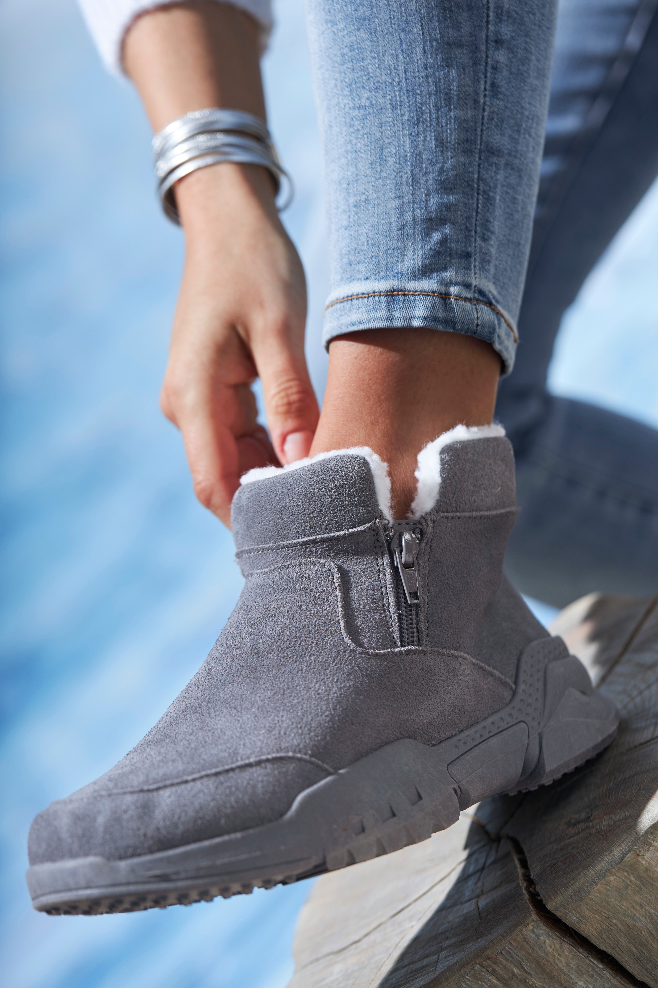 Vivance Stiefelette, aus Veloursleder und mit Warmfutter, Winterstiefel, Stiefel, Boots