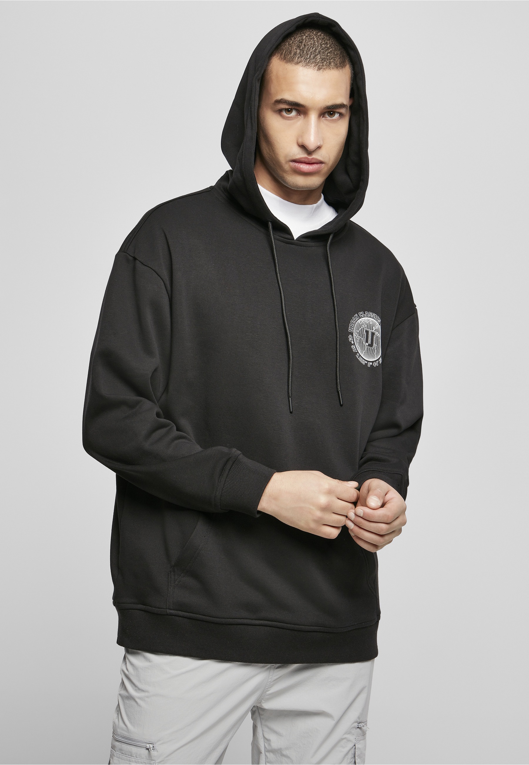 URBAN CLASSICS Rundhalspullover »Urban Classics Herren Globetrotter Hoody« 1 Stk.