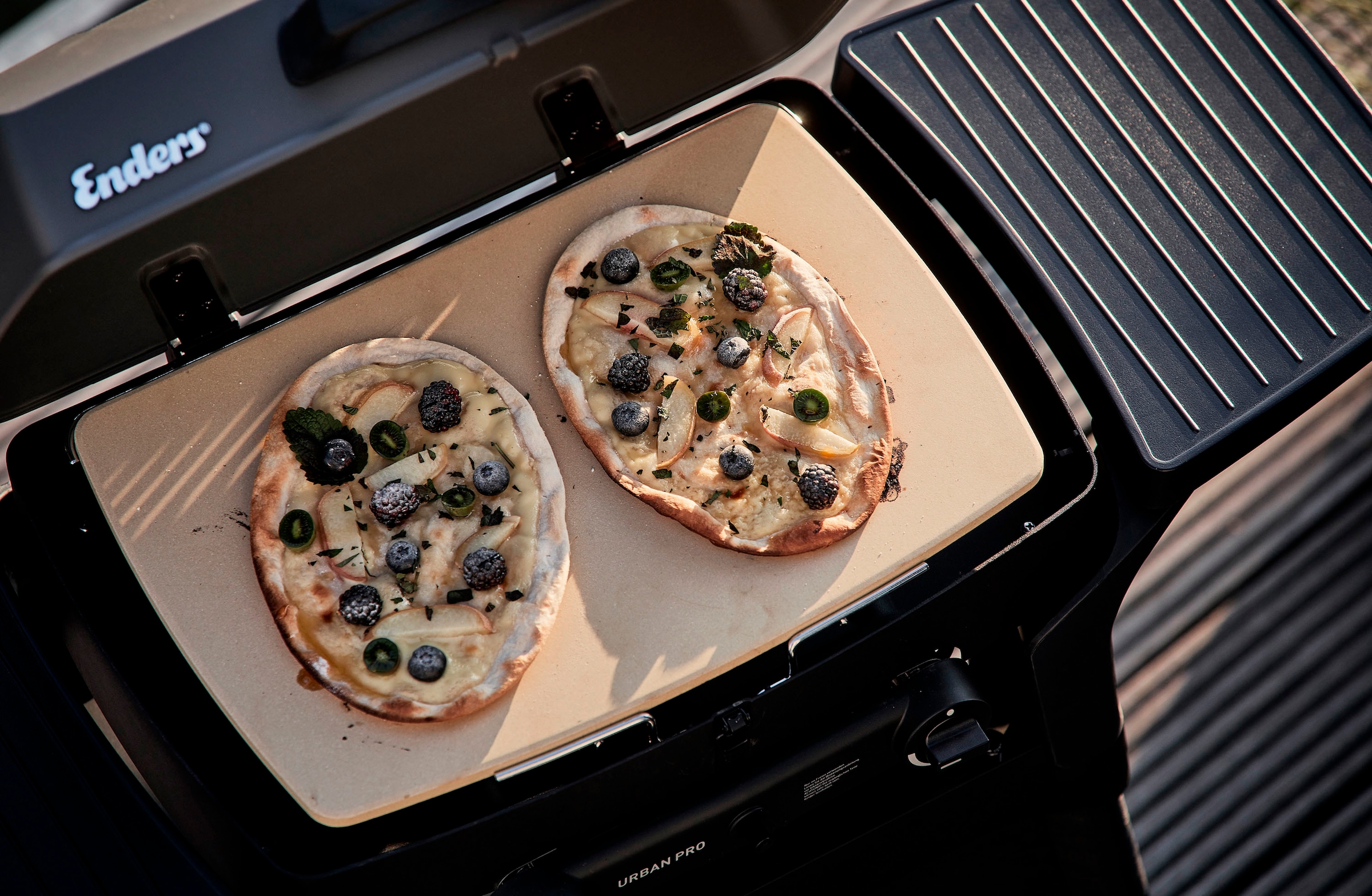 Enders® Pizzastein, Cordierit, inkl. Halterung für Explorer Next und Urban Serie