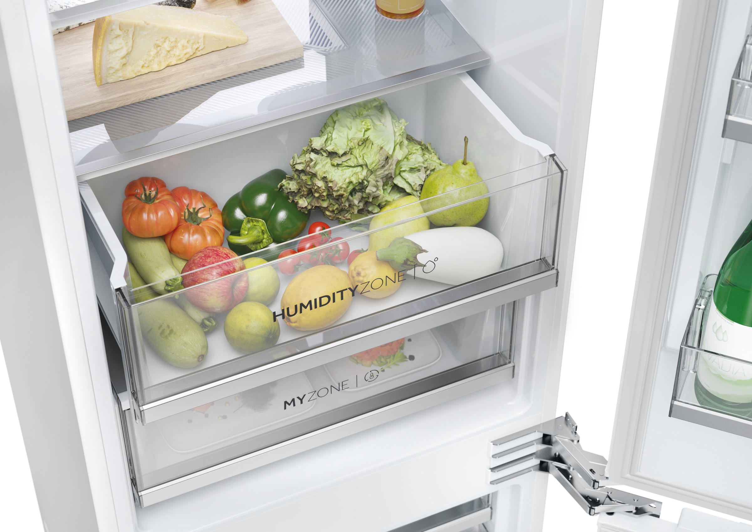 Haier Einbaukühlschrank Titanium Series 6 »HBW7518CF«, MyZone und Humidity Zone für längere Haltbarkeit von Obst und Gemüse
