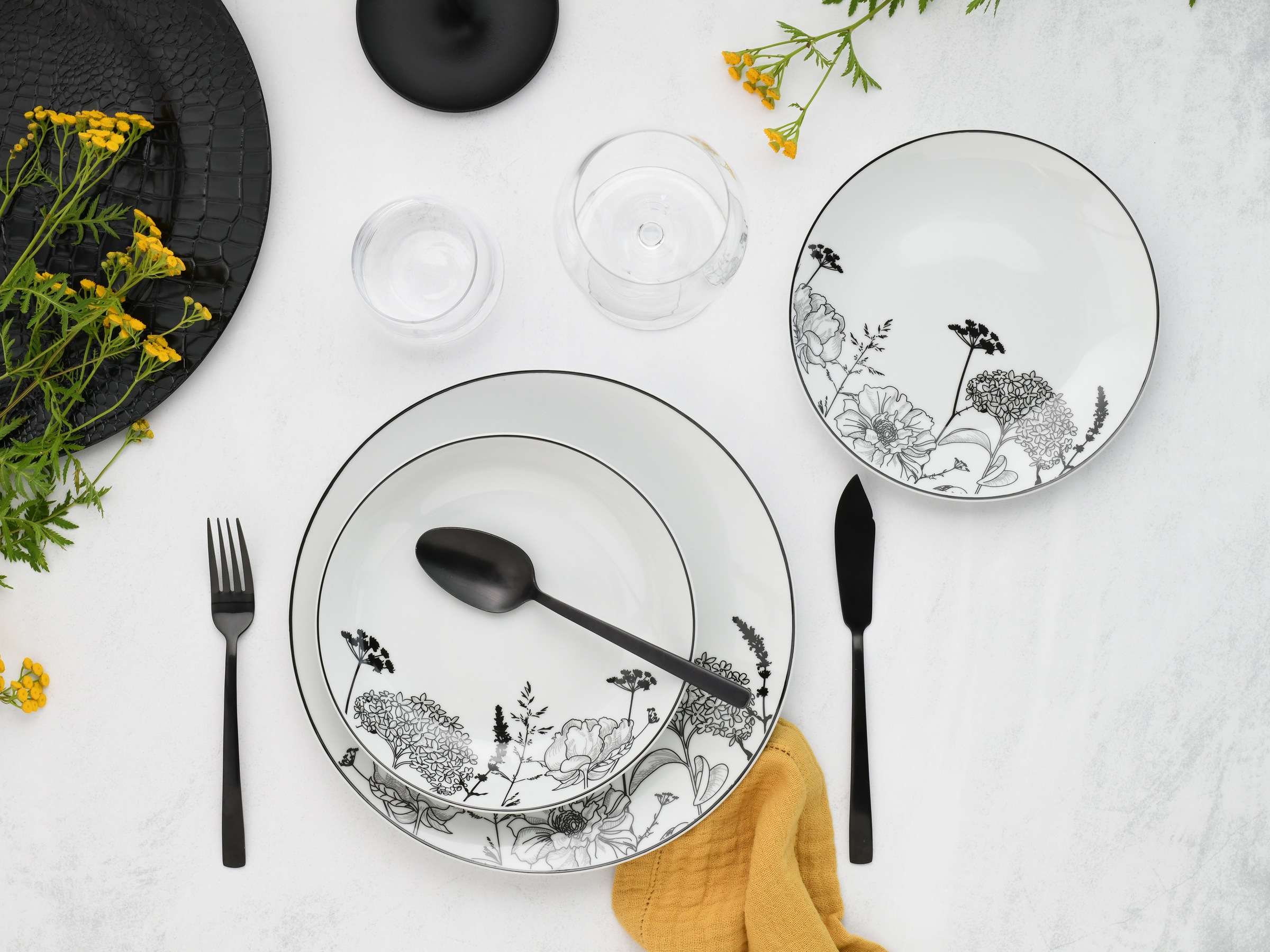 CreaTable Teller-Set »Luna Black Flower, Tellerset 18-tlg« Harmonische Coupeform