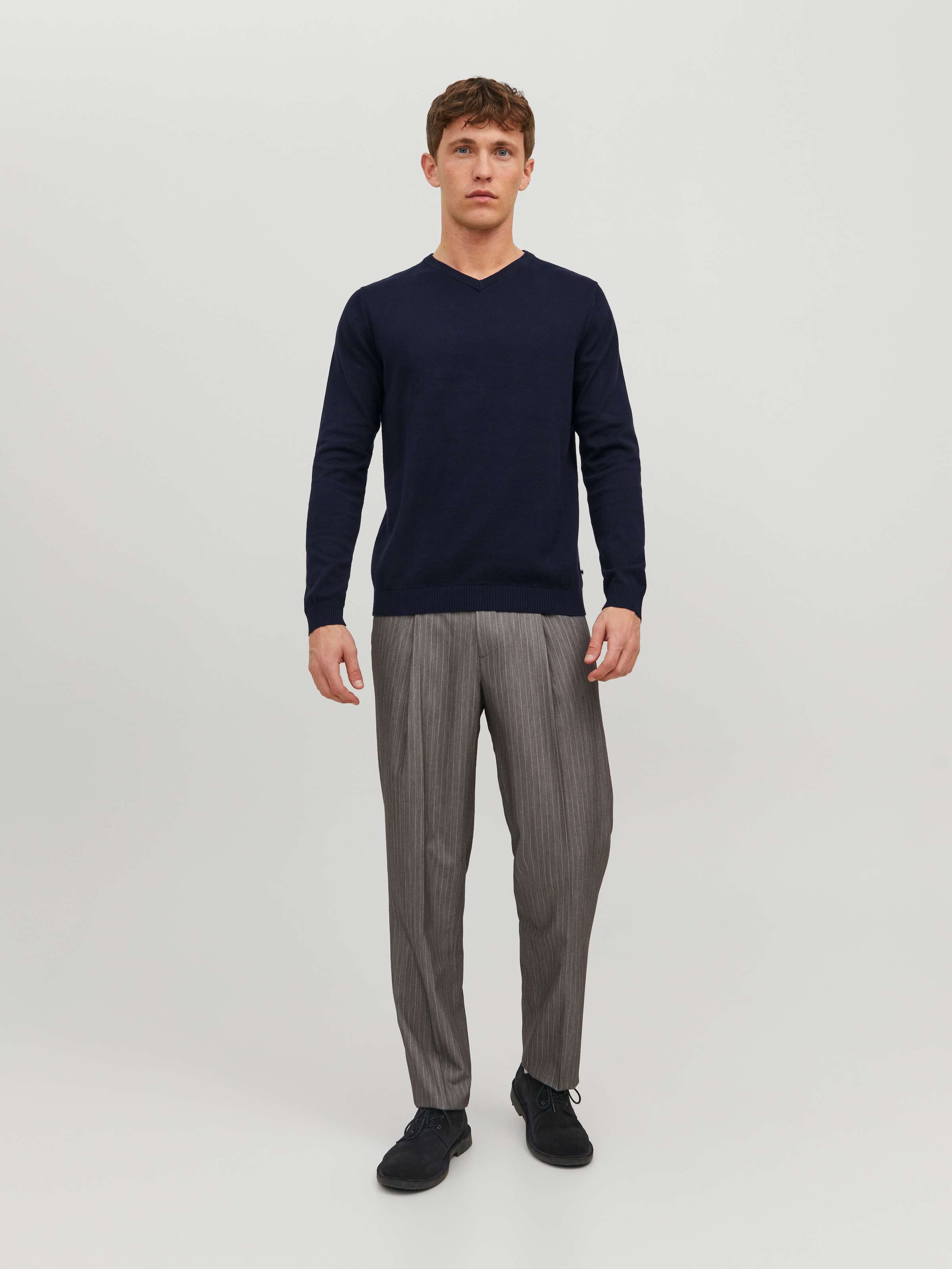 Jack & Jones V-Ausschnitt-Pullover »JJEBASIC mit V-Ausschnitt, ideal für Herbst und Alltag« unifarben, modisch, slim fit, Baumwolle, V-Ausschnitt