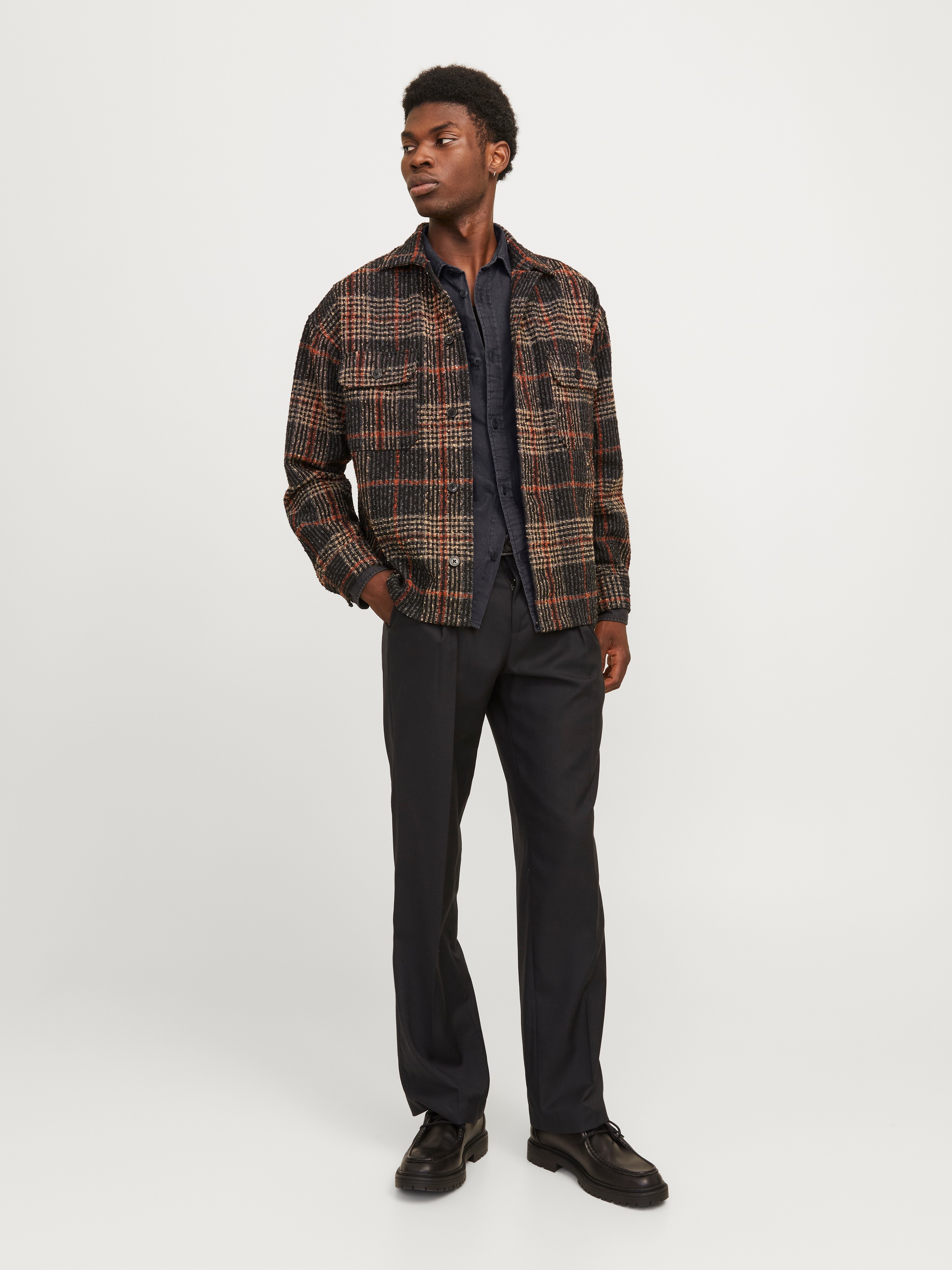 Jack & Jones Langarmhemd »JJETRAVIS SHIRT LS NOOS«, mit Brusttaschen