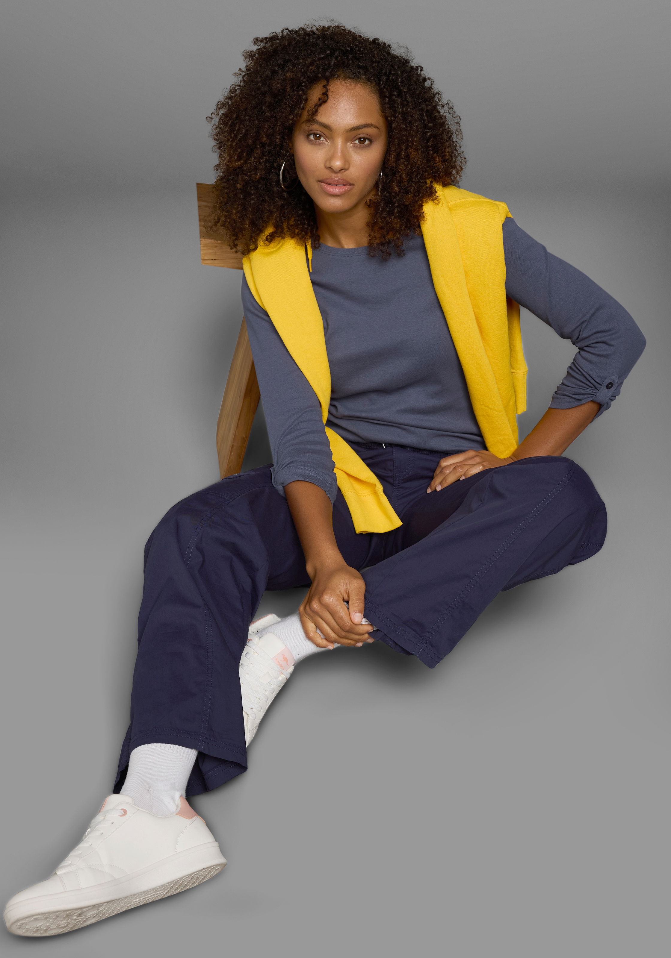 KangaROOS Langarmshirt mit Krempelärmeln,  sehr figurbetont,  aus Rippware