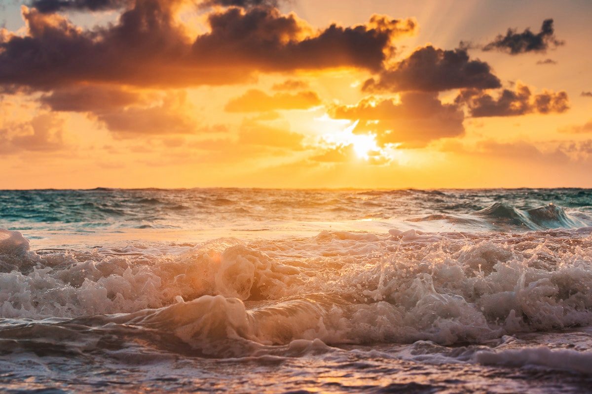 Papermoon Fototapete »WELLEN-STRAND MEER SEE SONNE WOLKEN BEACH LANDSCHAFT« günstig online kaufen