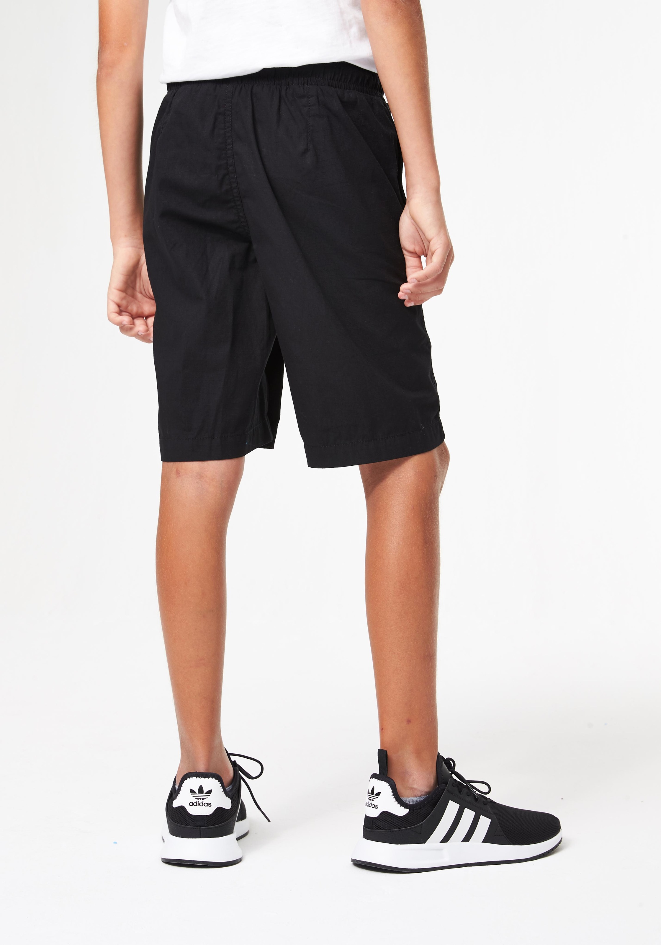 2. Bild von Bench. Bermudas, mit Nahttaschen und Druck