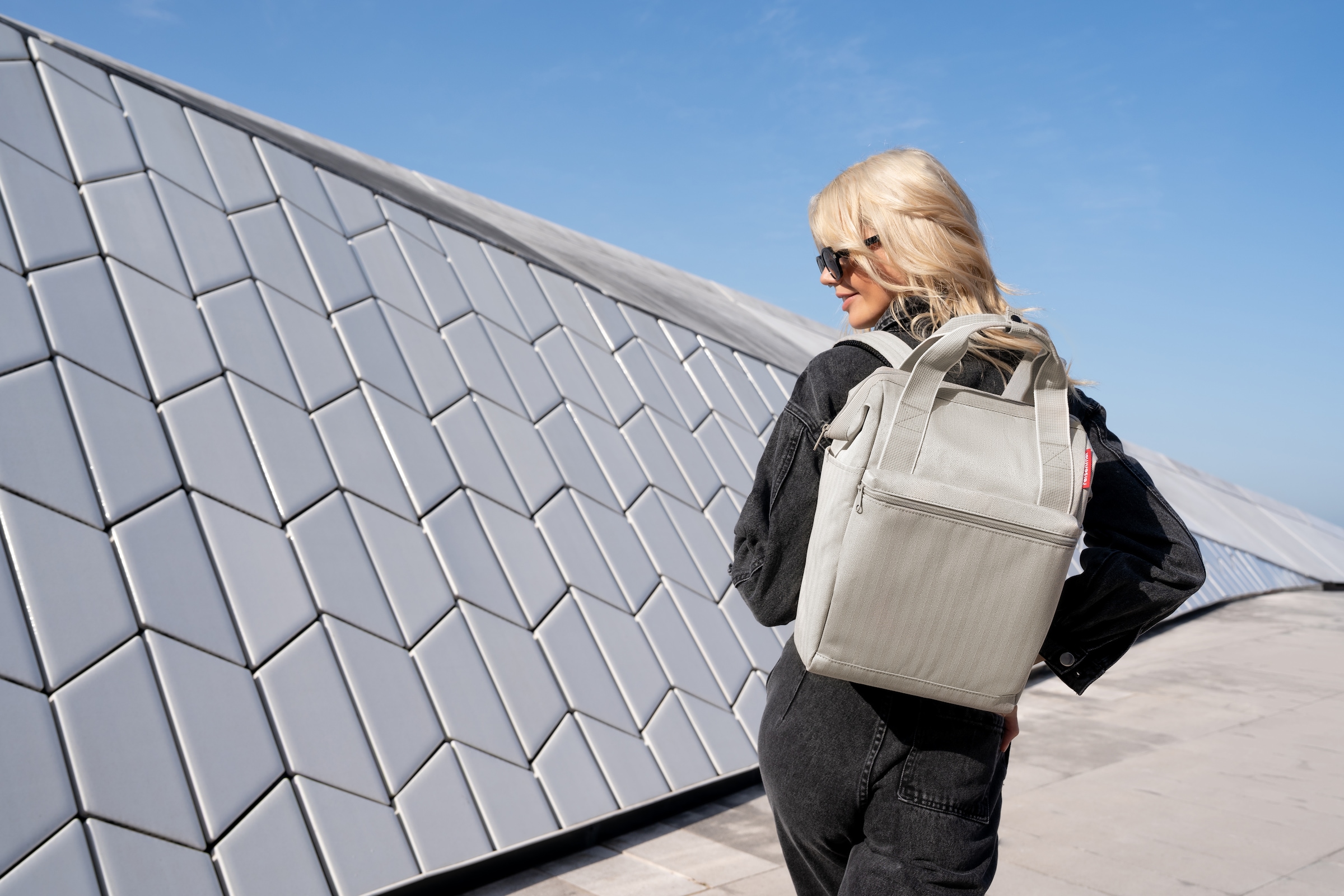 REISENTHEL® Rucksack »reisenthel allrounder R« Stecklasche zur Befestigung an Reisetrolley-Griffen