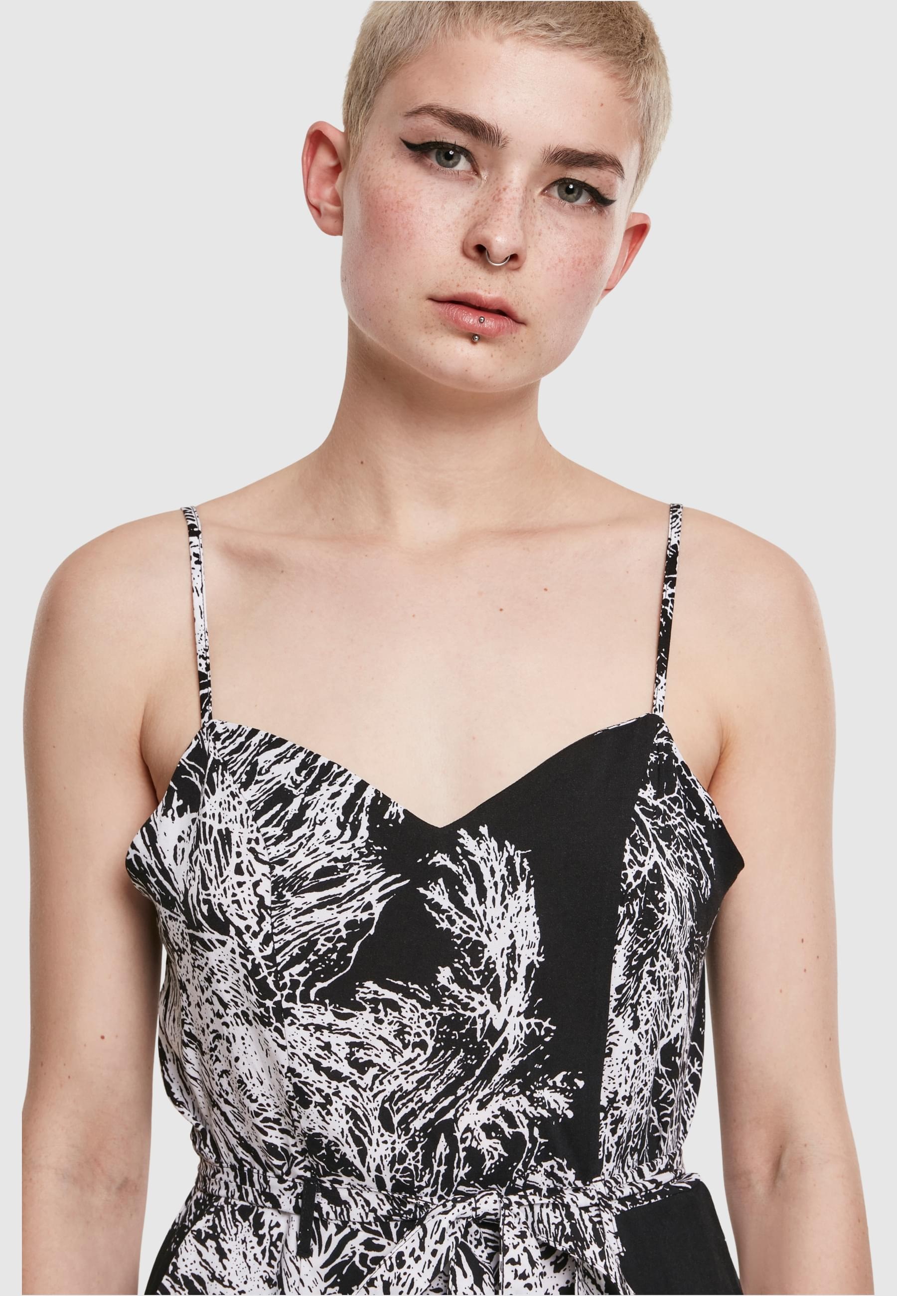 URBAN CLASSICS Jumpsuit »Urban Classics Damen Ladies Spaghetti Jumpsuit«, 1 Stk.
