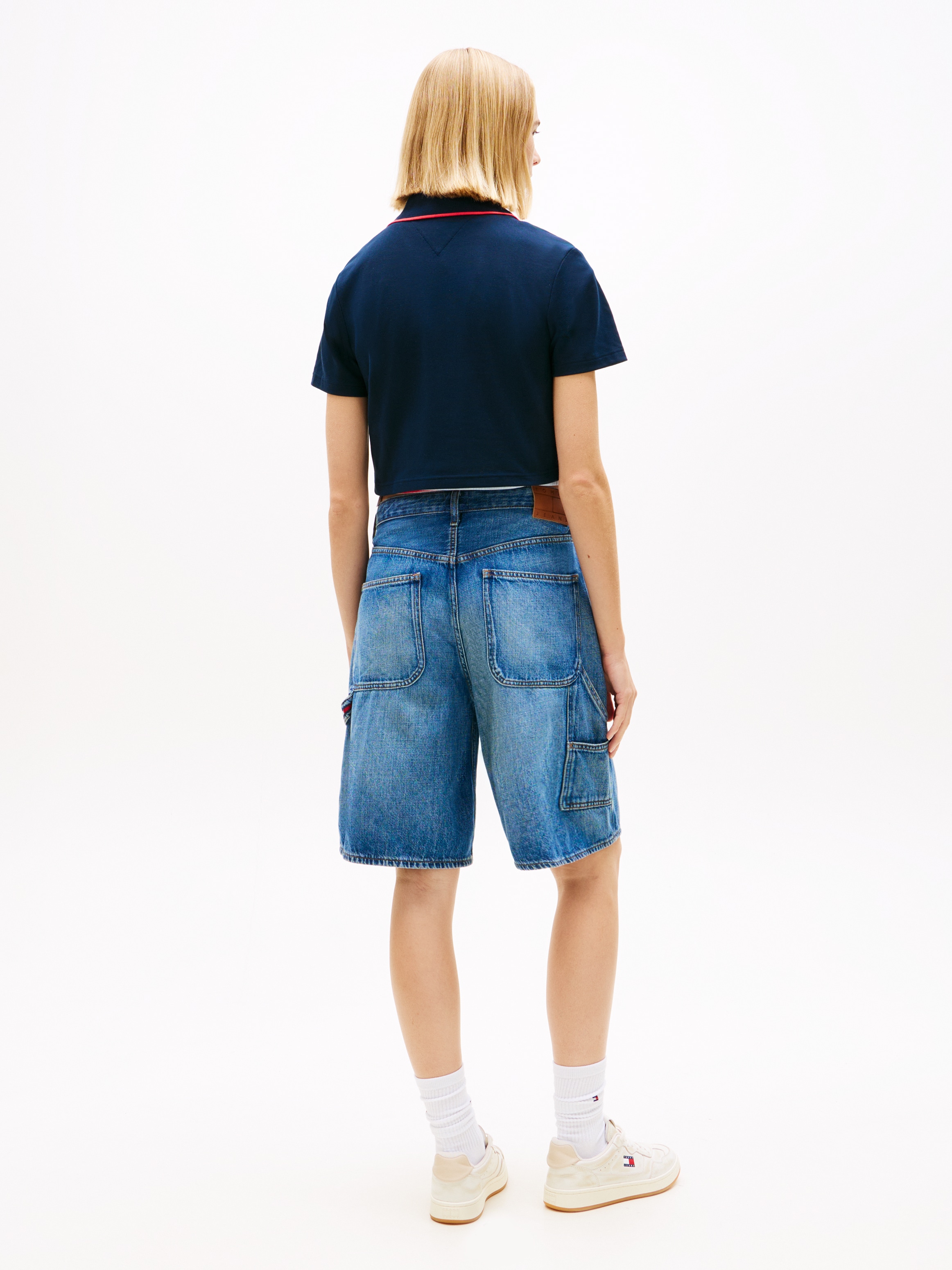 Tommy Jeans Poloshirt »TJW CRP BADGE SHORT SLEEVE POLO« mit verkürztem Schnitt, Boxy Fit