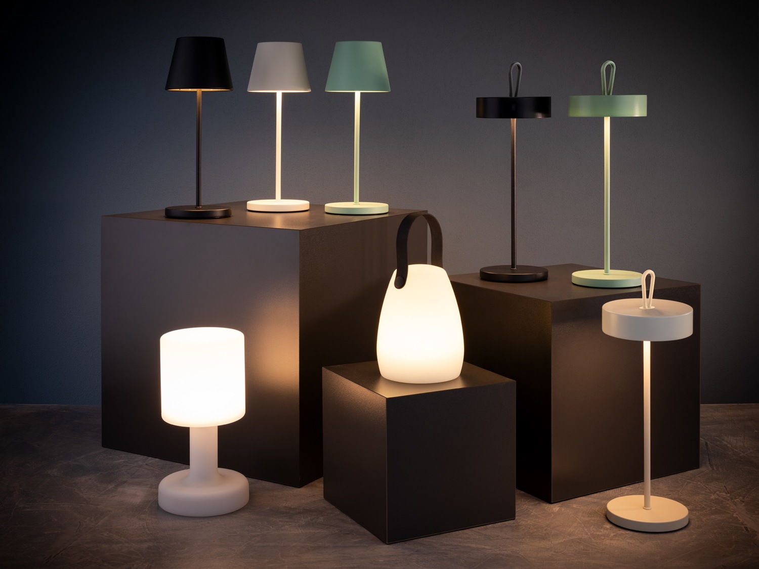 APS LED Tischleuchte »"MERLE" Kabellose USB-C Tischleuchte«, 1 flammig, Leuchtmittel LED-Modul | LED fest integriert, Spritzwasssergeschützt IP 54, inkl. Dockinstation und Fernbedienung
