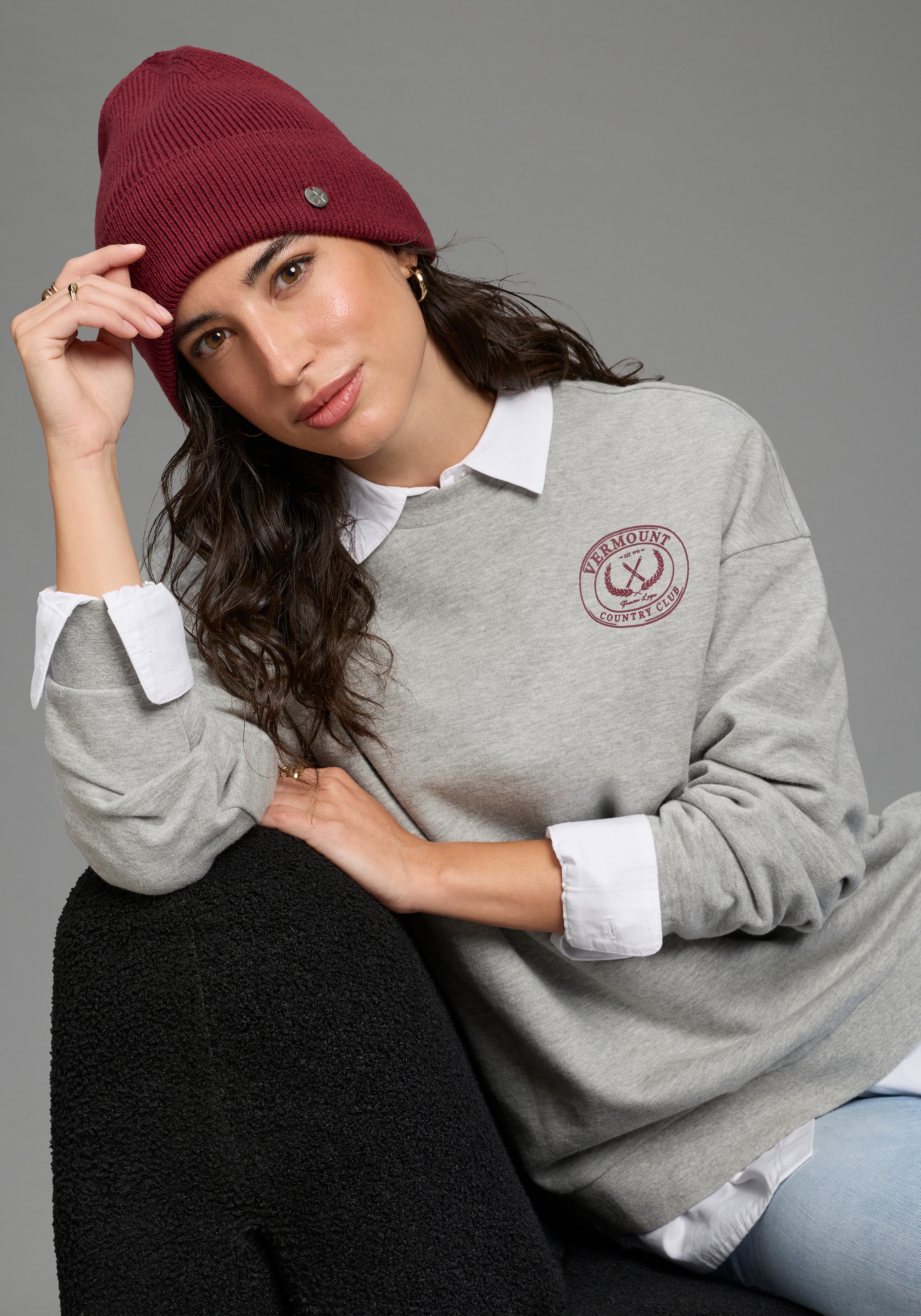 Laura Scott Sweater , in klassischer Basicform mit Heritage Druck
