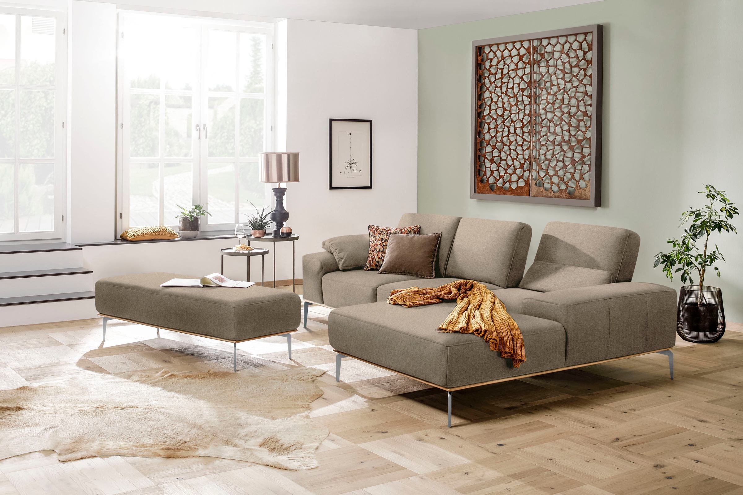 W.SCHILLIG Ecksofa »run, Designsofa mit tollem Sitzkomfort, L-Form«, mit elegantem Holzsockel, Füße in Chrom glänzend, Breite 279 cm