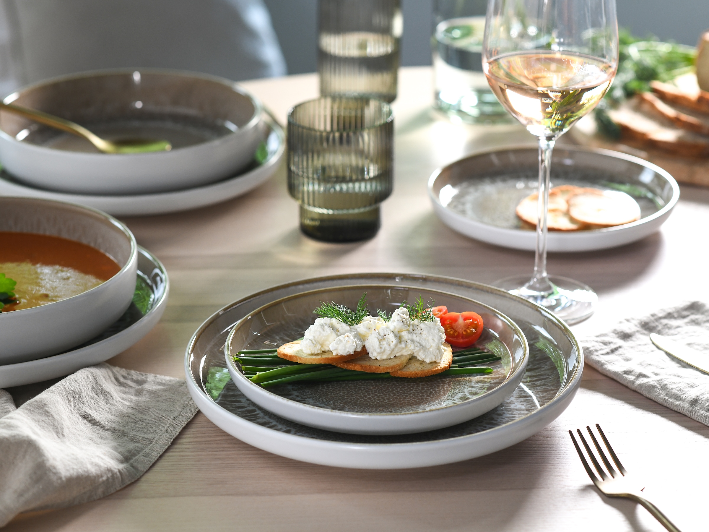 OTTO home Teller-Set »modernes Teller Set, Service Novalee« hohe Haltbarkeit, spülmaschinen- & mikrowellengeeignet, Reaktivglasur