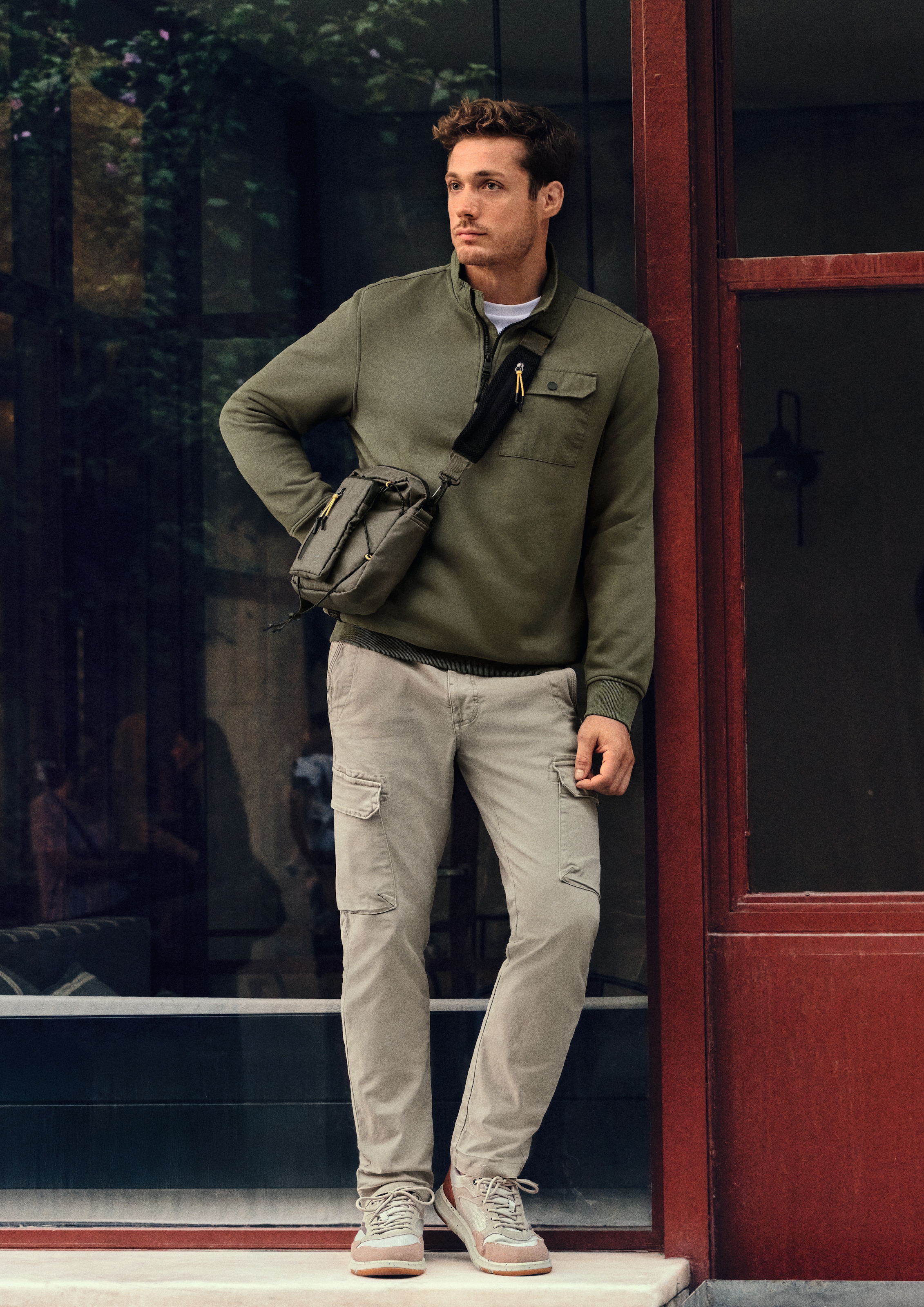 camel active Umhängetasche »Shores« Ultraleicht mit sportiver Schnürung abnehmbare Pouch & Reflektdetails