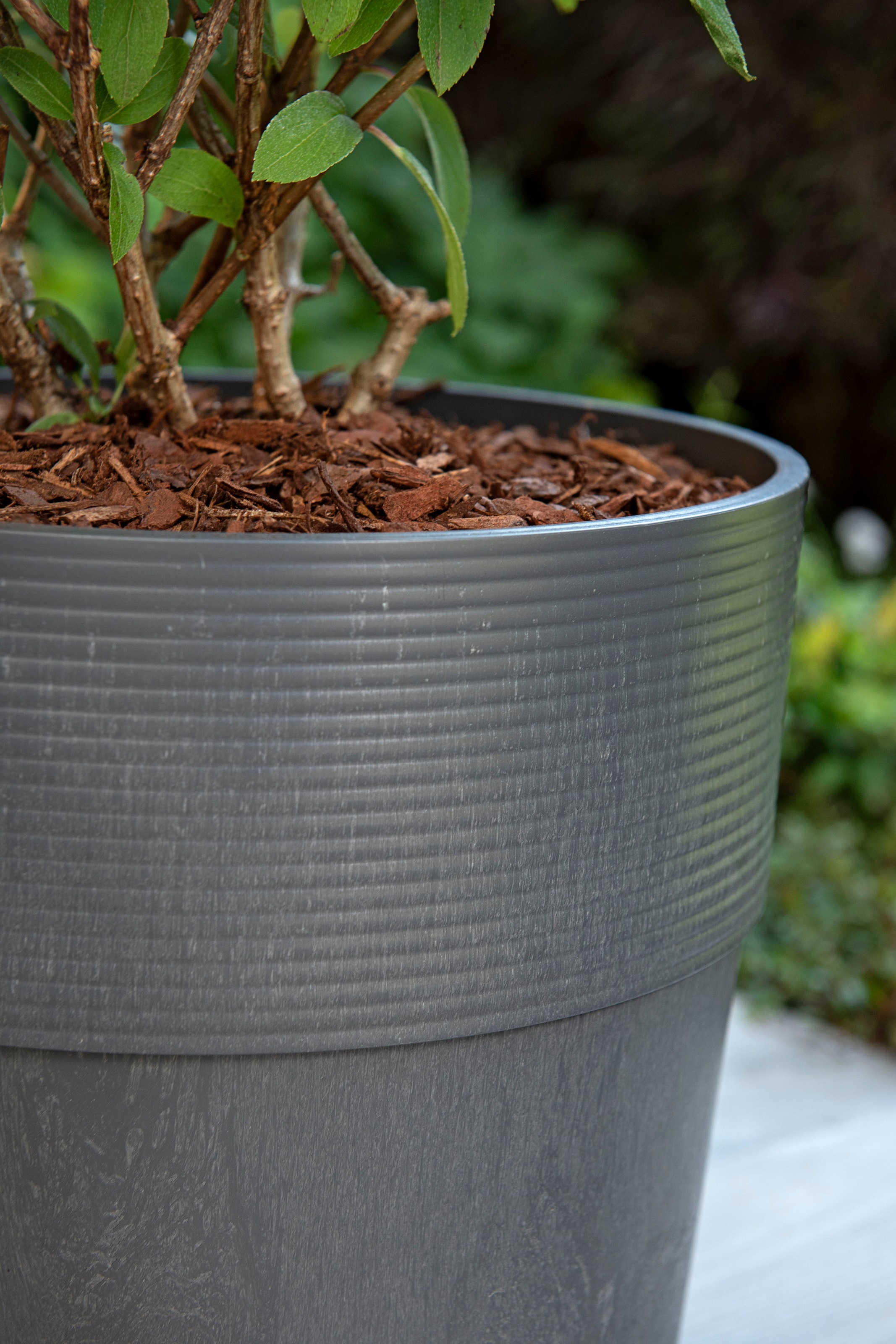 Scheurich Blumentopf »CARBON 40/266 GROOVE+«, frostfest, UV-beständig, recyclingfähig, ØxH: 39x35 cm