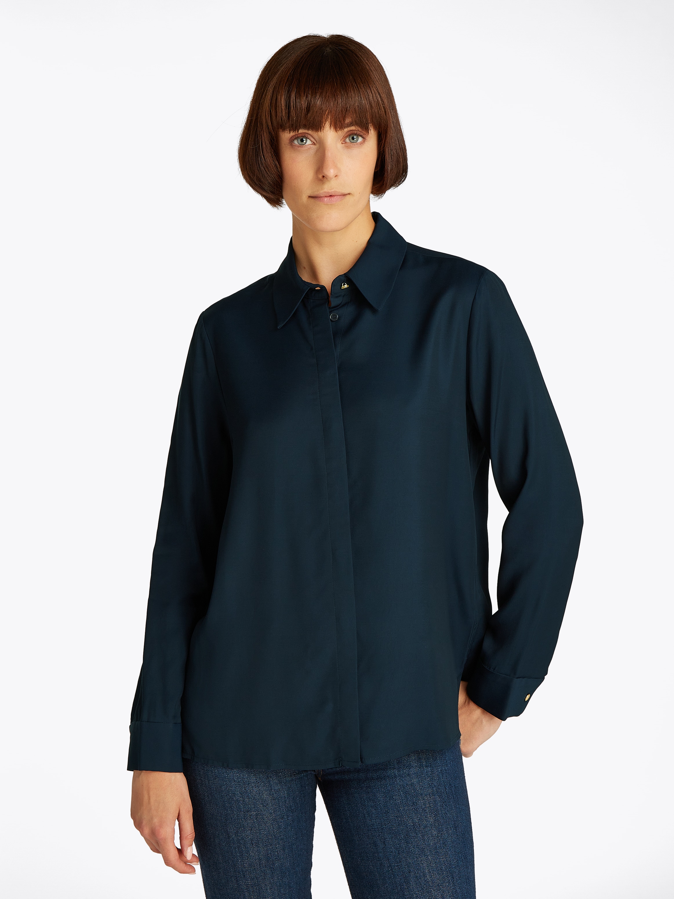 Tommy Hilfiger Hemdbluse »SOFT VISCOSE REGULAR LS SHIRT«, in Unifarbe, mit Metalllabel