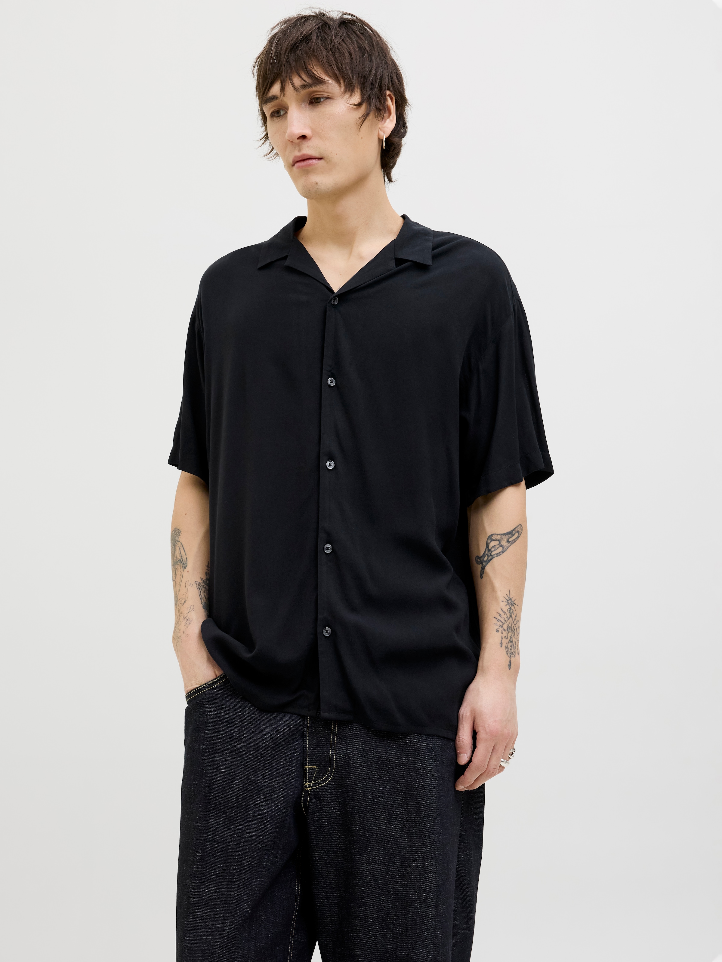 Jack & Jones Kurzarmhemd »JJEJEFF SOLID RESORT SHIRT S/S SN«, mit Resort Kragen