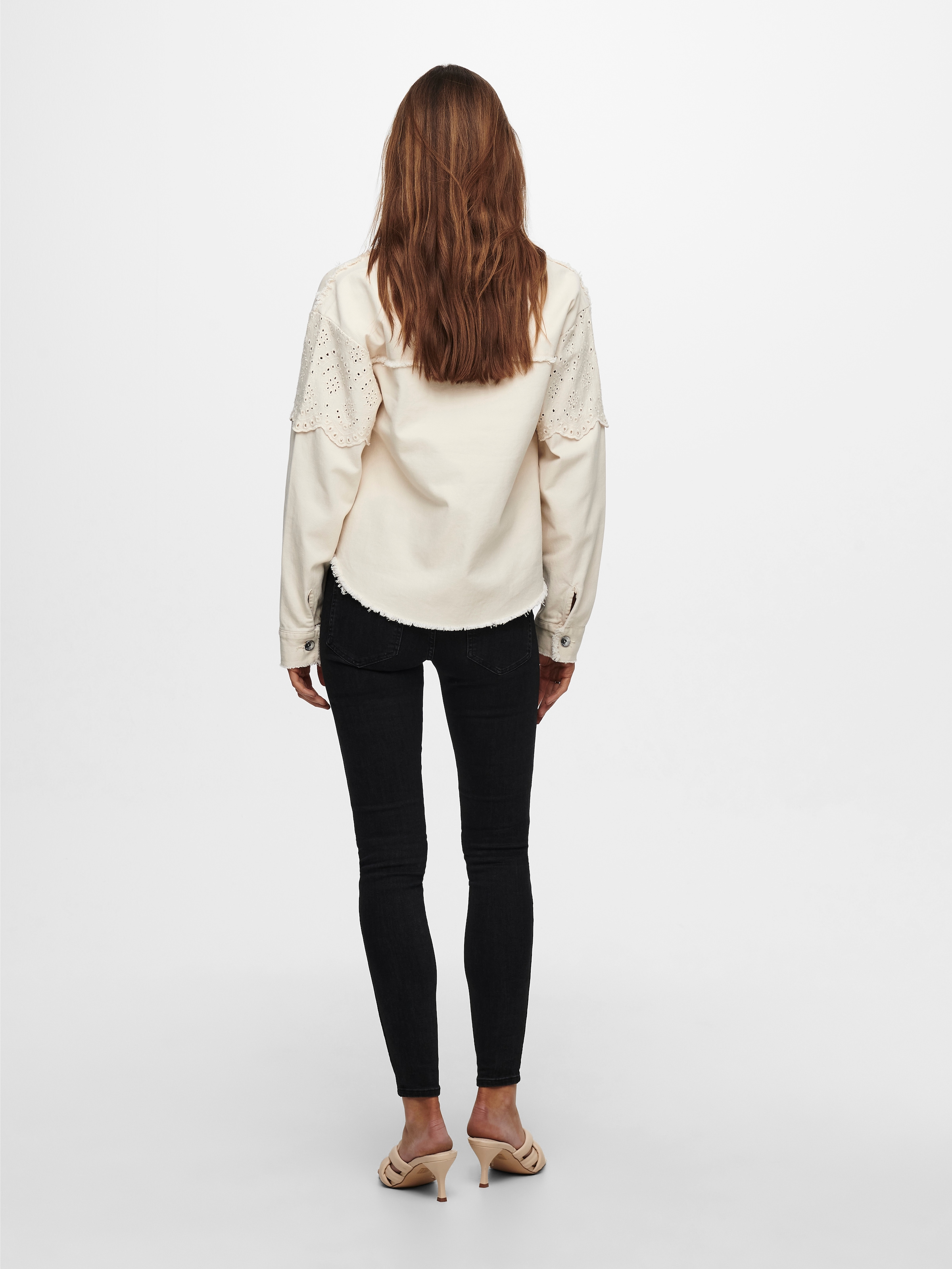 ONLY Kurzjacke »ONLELENA CROCHET JACKET NC OTW« mit hochwertiger Lochspitze