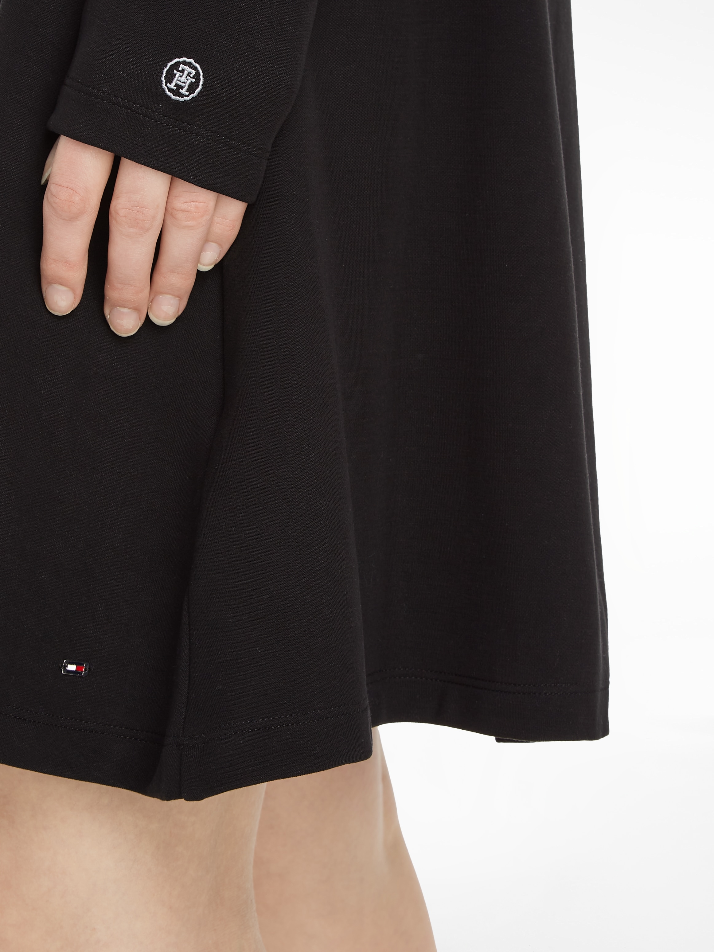 Tommy Hilfiger Jerseykleid »F&F C-NK SHINY INTERLOCK LS DRS«, mit Logostickerei