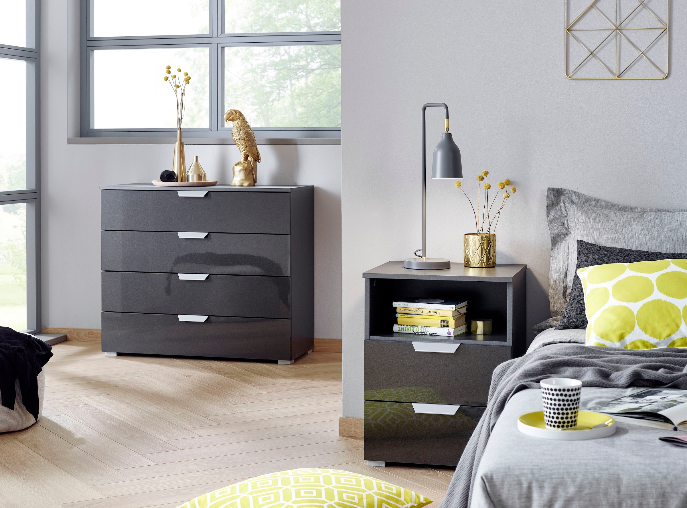 rauch Schubkastenkommode »Sideboard Schubladenkommode ORIAS mit Dekor- oder Hochglanzfront«, mit 4 Schubkästen und 2 Türen sowie Metallgriffen MADE IN GERMANY