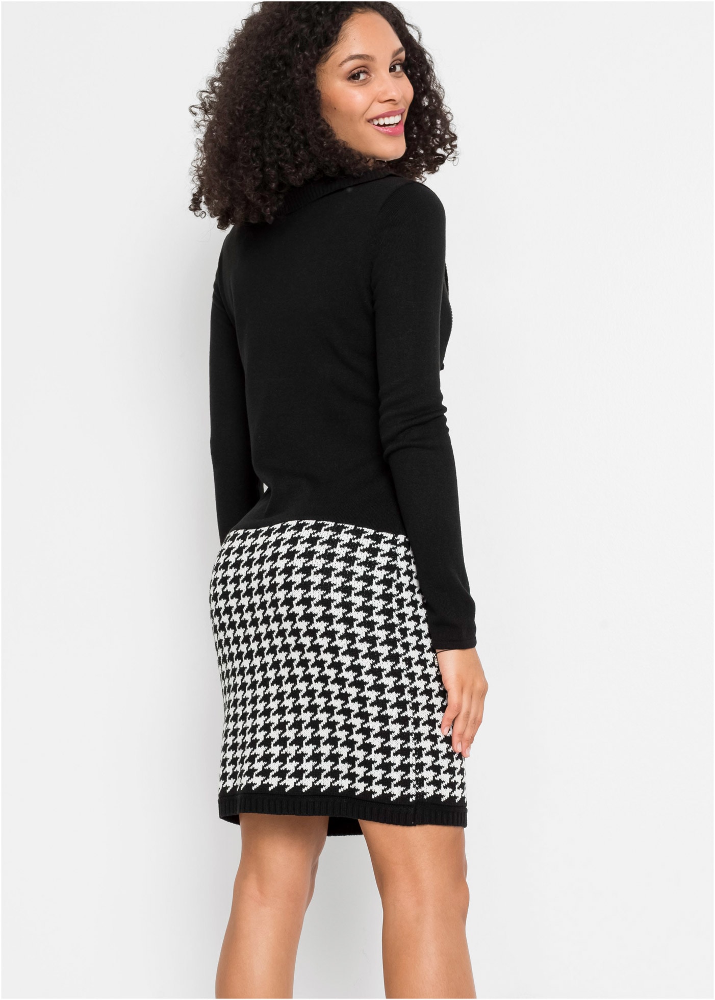 bonprix Strickkleid aus Polyacryl, figurbetonte Passform, gemustertes Rockteil