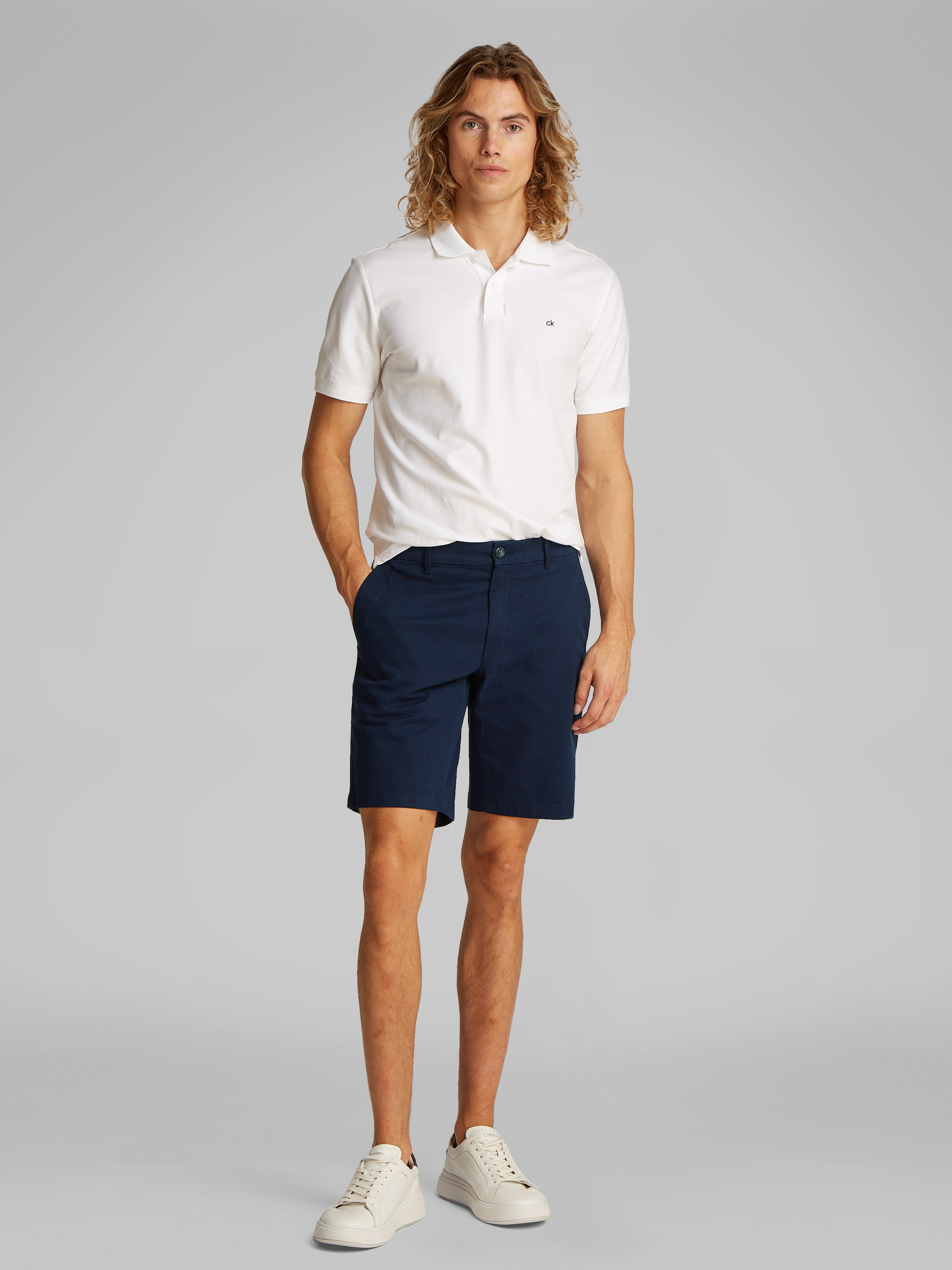 Calvin Klein Chinoshorts »MODERN TWILL SLIM CHINO SHORT«, mit Logo-Patch