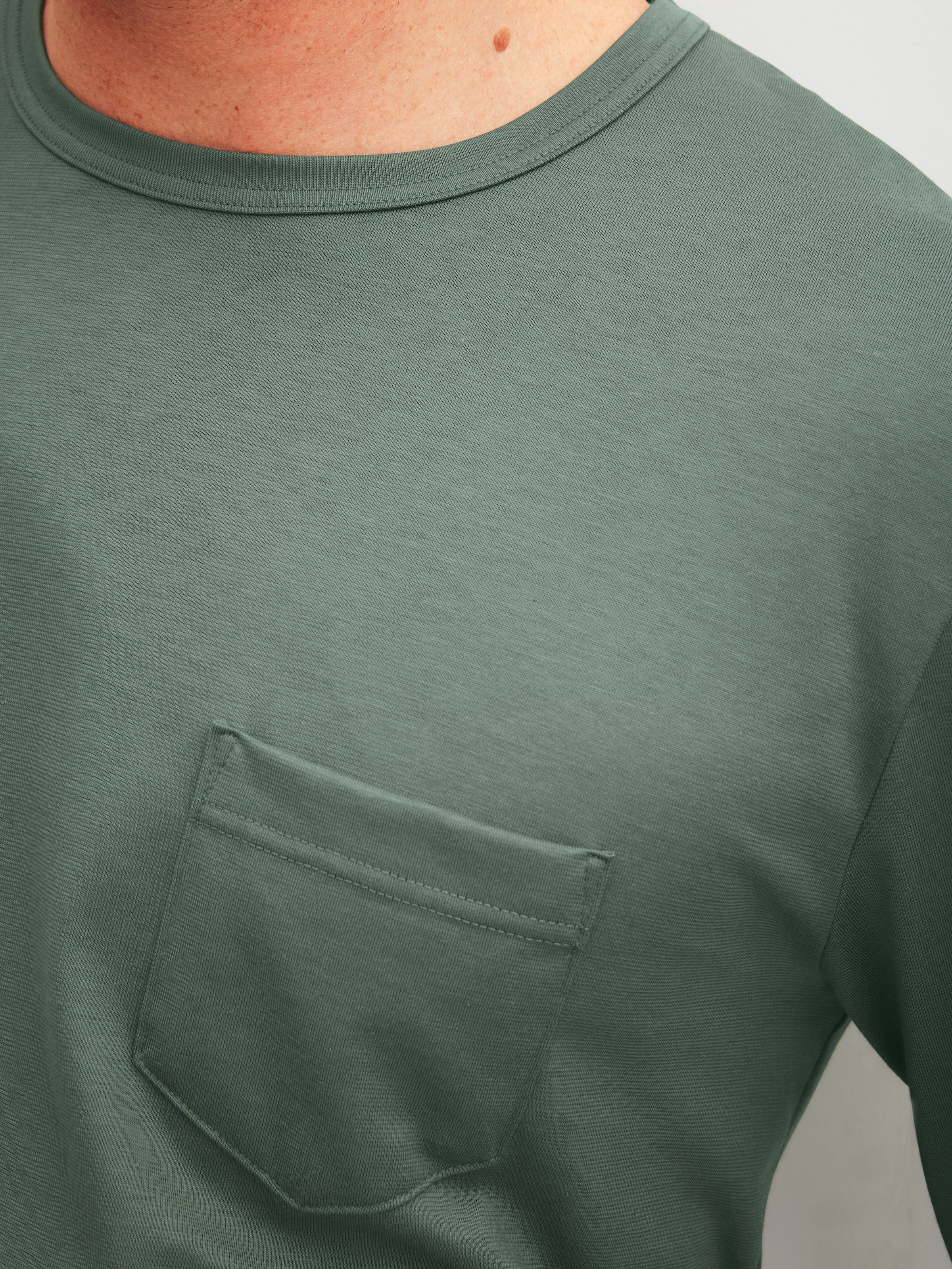 CALIDA Schlafanzug »Relax Imprint 2« 2 tlg. aus weicher Single-Jersey-Qualität, mit langem Arm, Rundhalsausschnitt