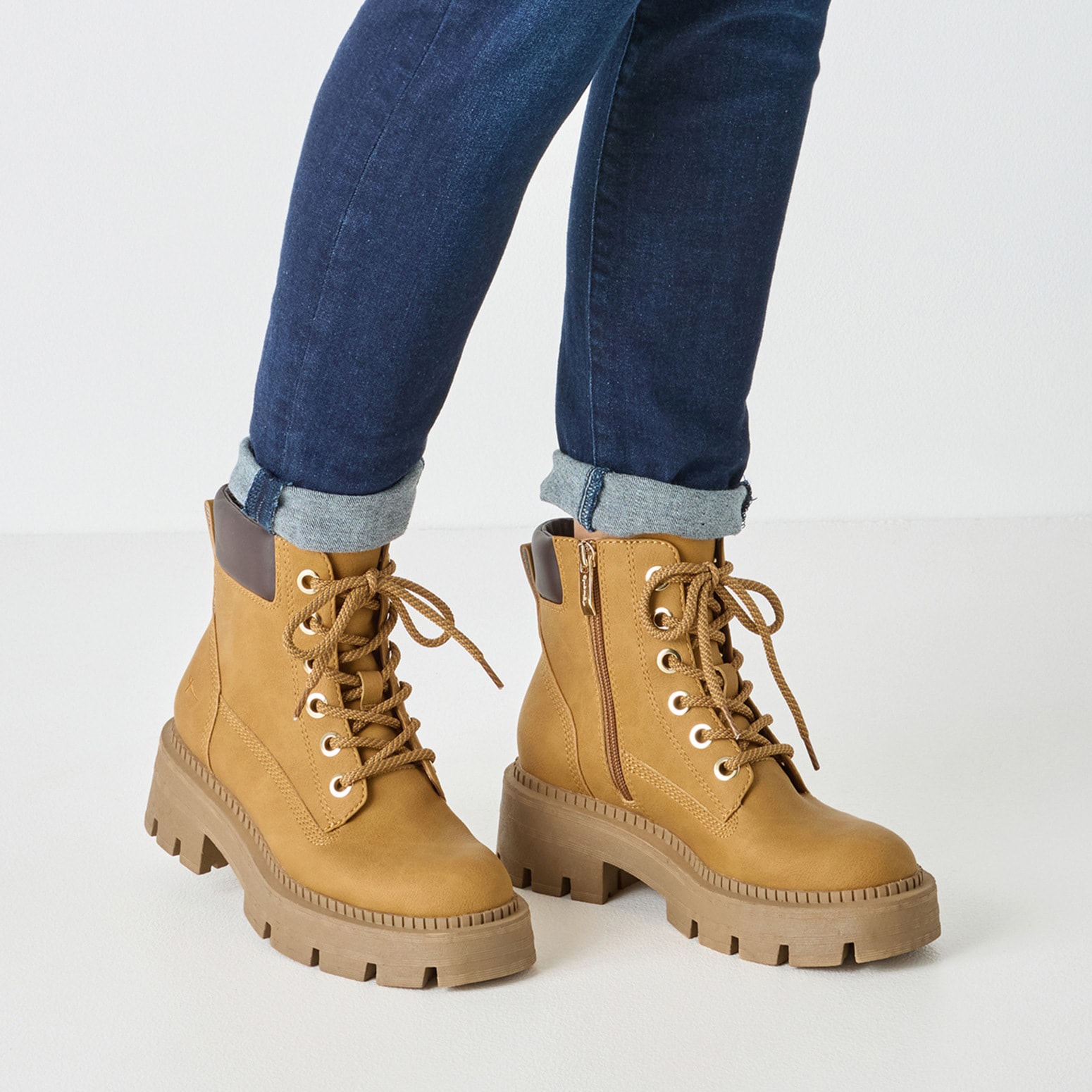 Tamaris Schnürboots  , Blockabsatz, Schnürstiefelette mit glänzenden Strasssteinen besetzt