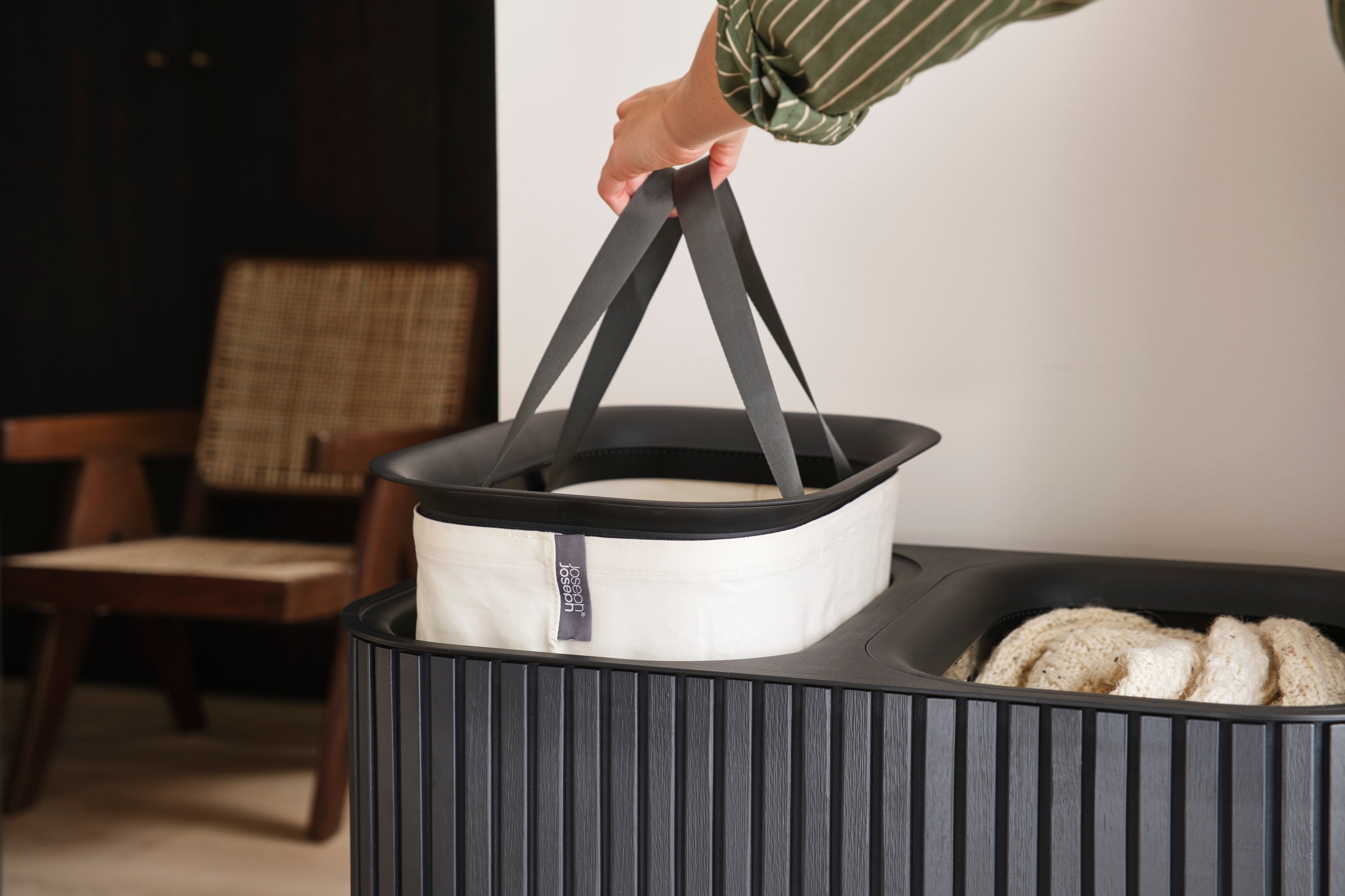Joseph Joseph Wäschesortierer »Tota Twin Luxe 90-Liter-Wäschekorb« leicht vorsortier- und entleerbar