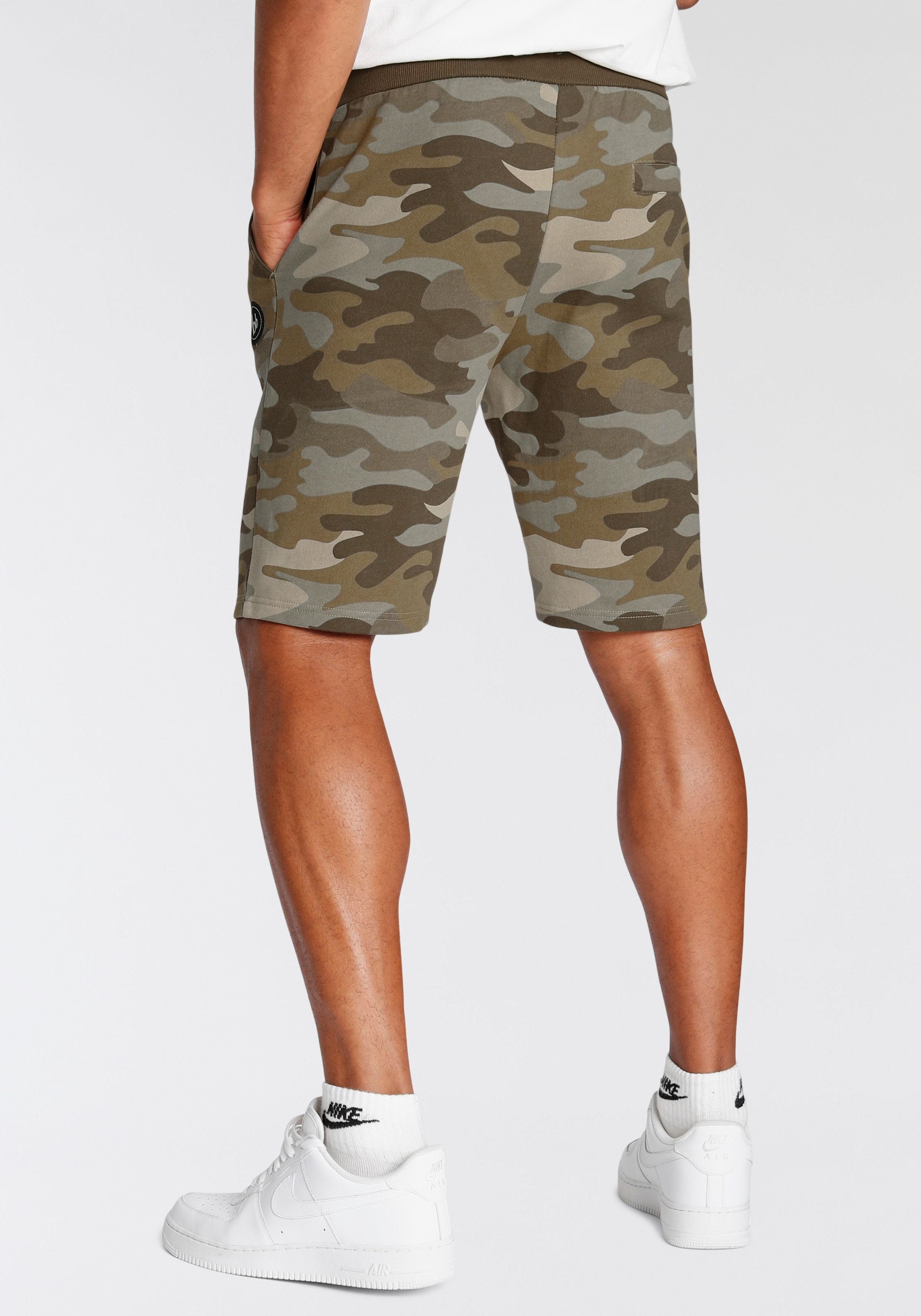 2. Bild von Bruno Banani Sweatshorts »Regular Fit«