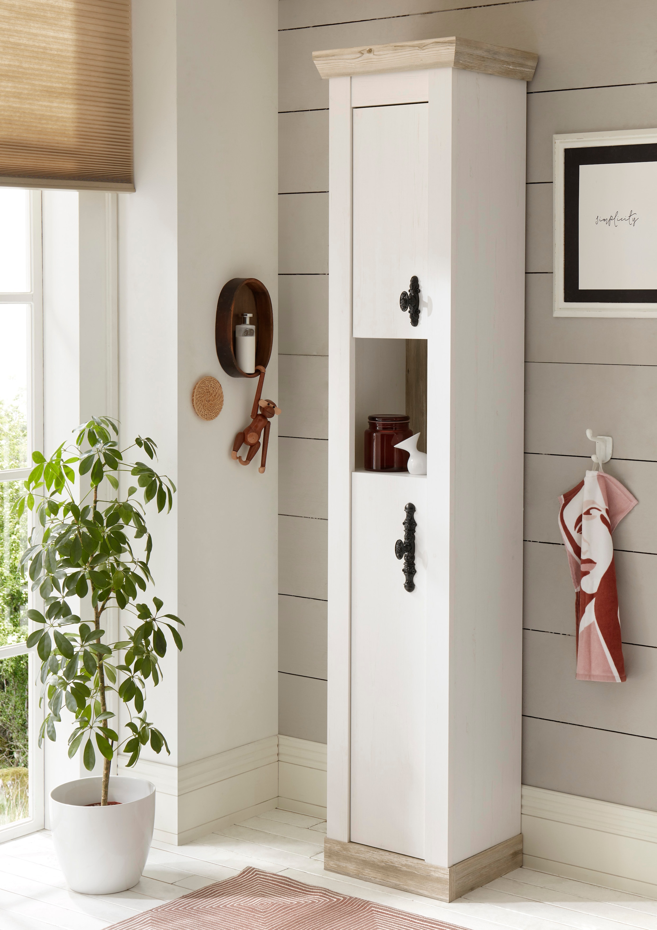 Home affaire Hochschrank »Florenz, Badschrank im Landhausstil, Schrank mit Metallgriffen«, in Pinie Weiß, offenes Fach und ausreichend Stauraum hinter Drehtüren
