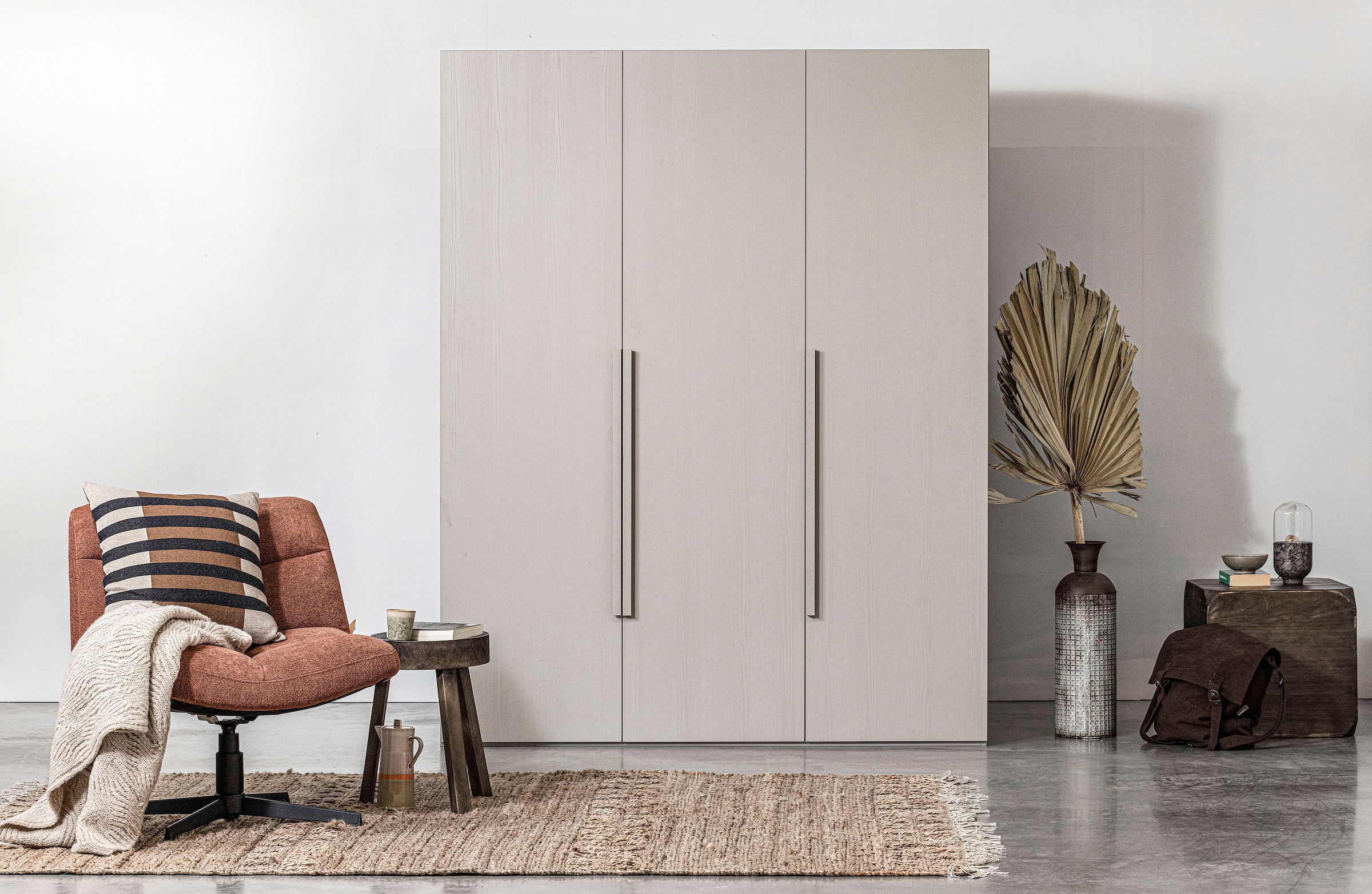 WOOOD Garderobenschrank »Rens«, aus Nussbaum-Dekor, viel Stauraum, Höhe 210 cm