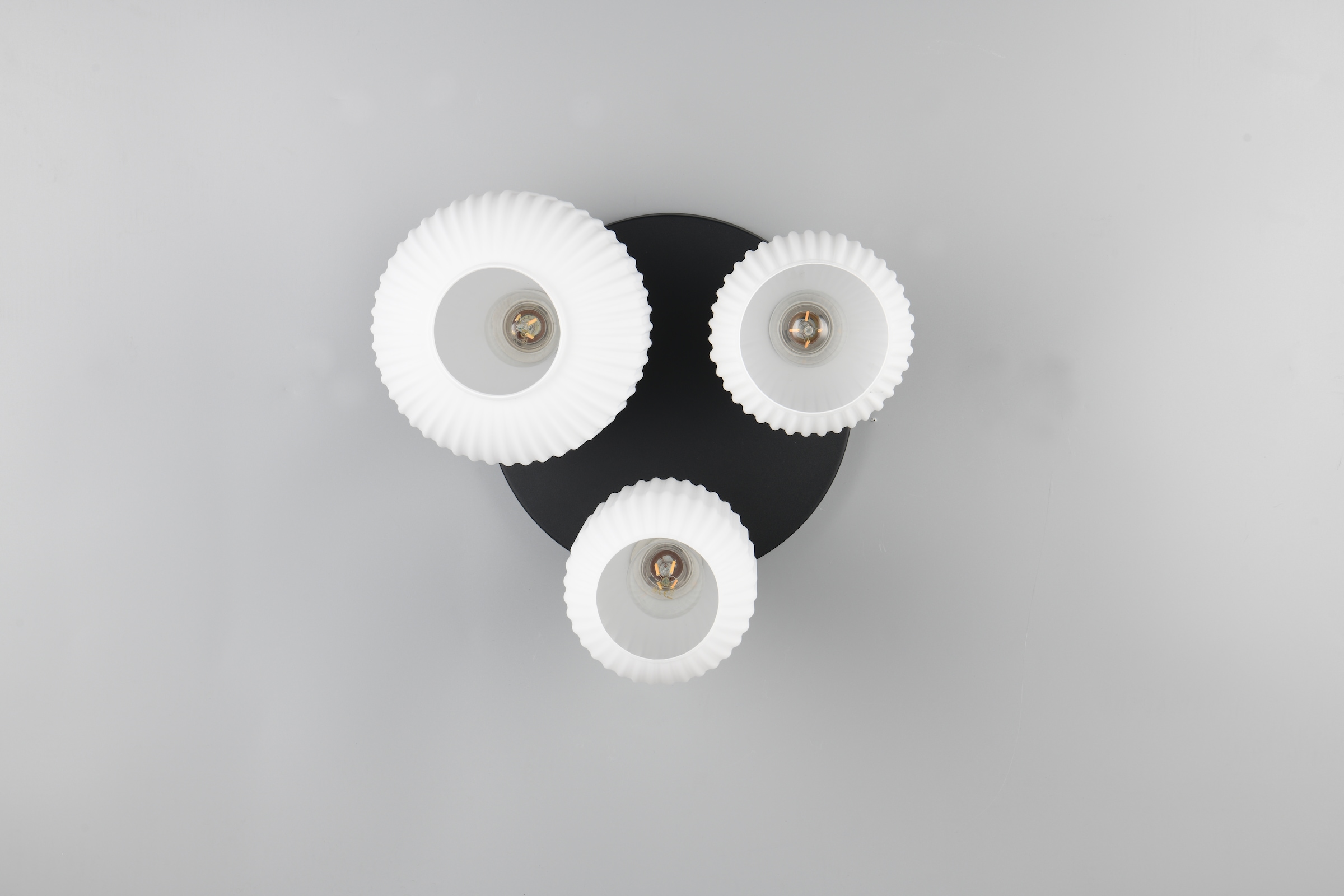 TRIO Leuchten Deckenleuchte »DIVA, E27 Deckenlampe 3-flammig mit Glasschirm, exkl 3xE27 max 10W«, 3 flammig, Leuchtmittel E27 | Leuchtmittel wechselbar, Deckenlampe Ø 39cm, Glasschirme in 3 Formen, Lampe Wohnzimmer Küche