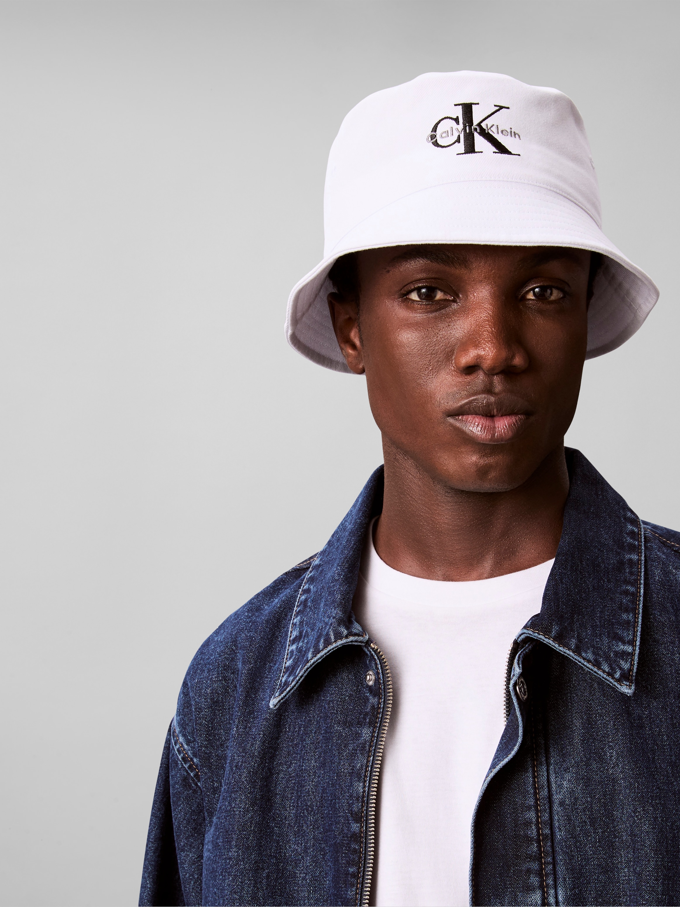 Calvin Klein Jeans Fischerhut »MONOLOGO EMBROIDERY BUCKET HAT«