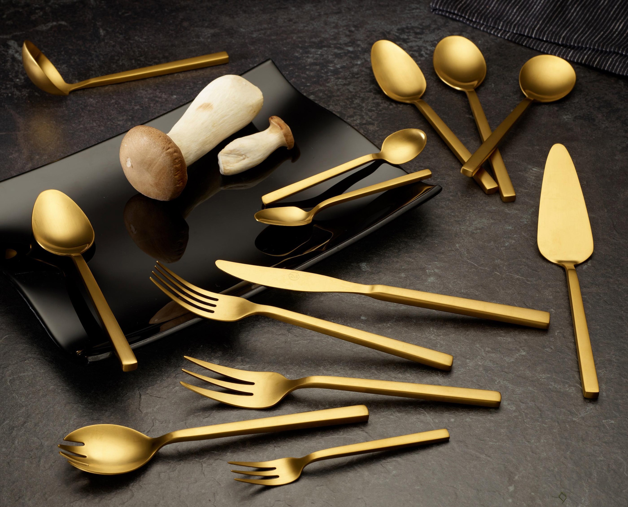 Guido Maria Kretschmer Home&Living Besteck-Set »GMK, Golden Look«, (Set, 68 tlg.), Tafelbesteck, Präsentschachtel, PVD gold mattiert