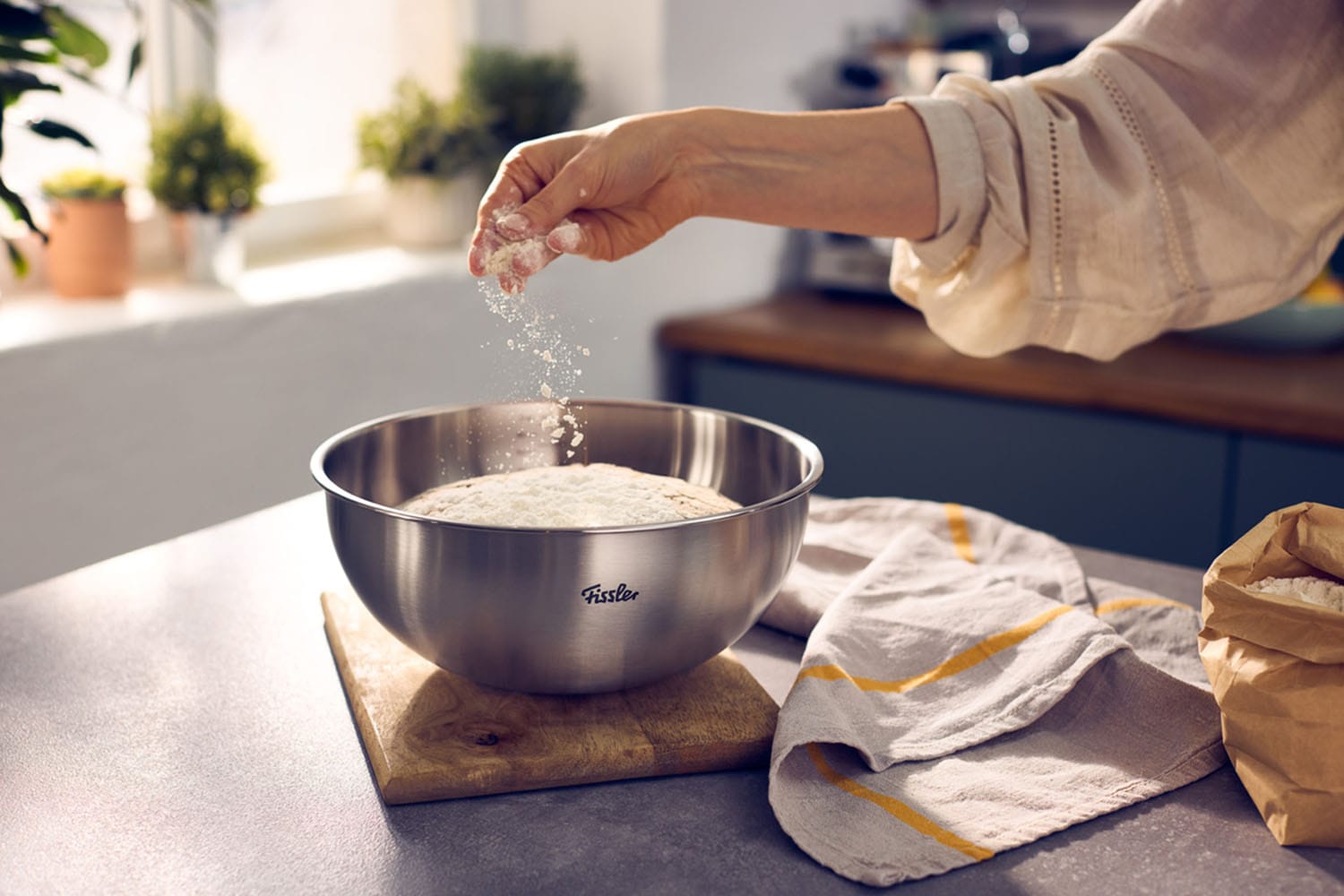 Fissler Schüssel »Fissler Essential® Edelstahl-Schüssel« aus Edelstahl 18/10 mit integrierter Mess-Skala, stapelbar für platzsparende Aufbewahrung
