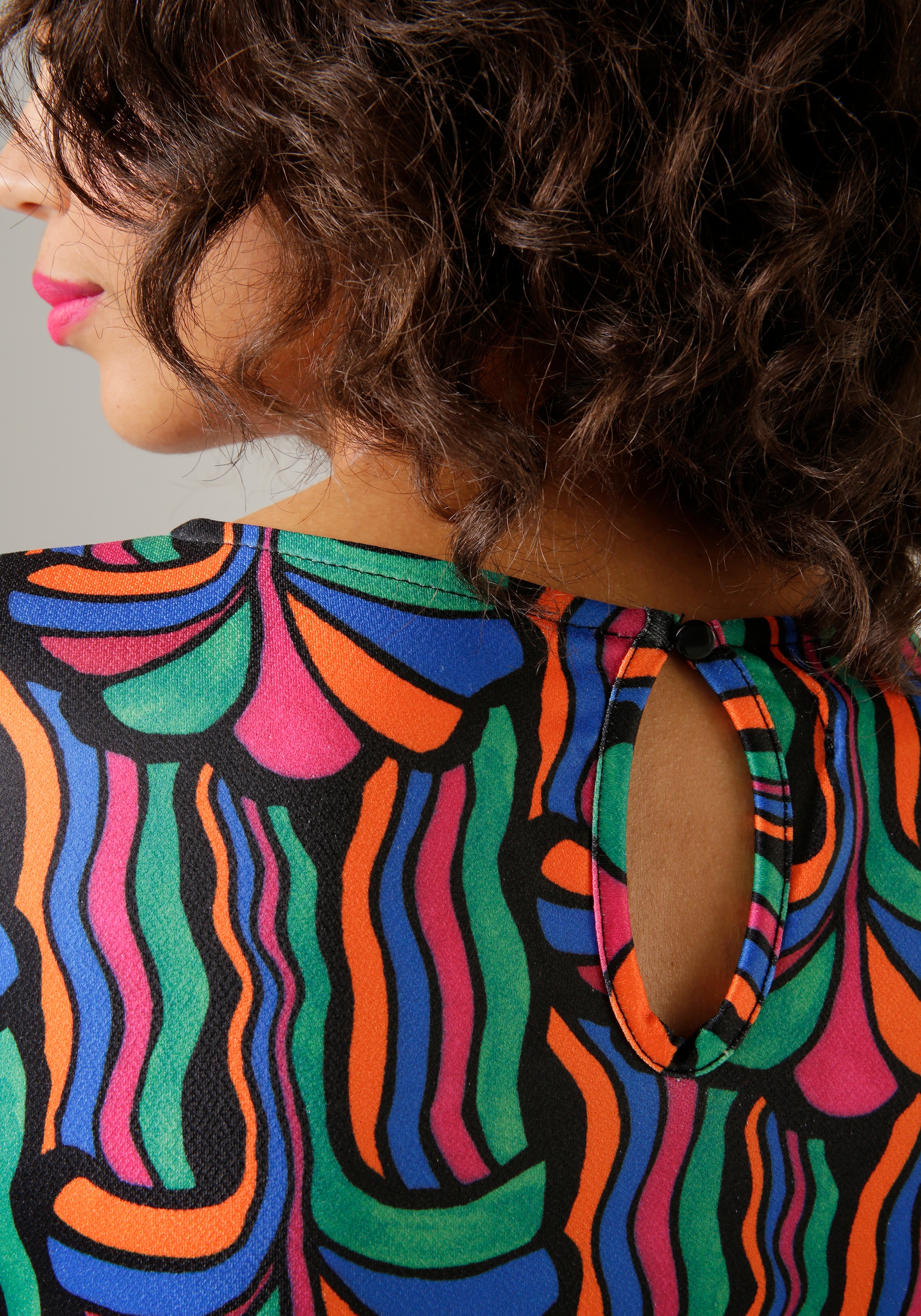 Aniston CASUAL Jerseykleid, mit farbenfrohem, graphischem Druck - NEUE KOLLEKTION