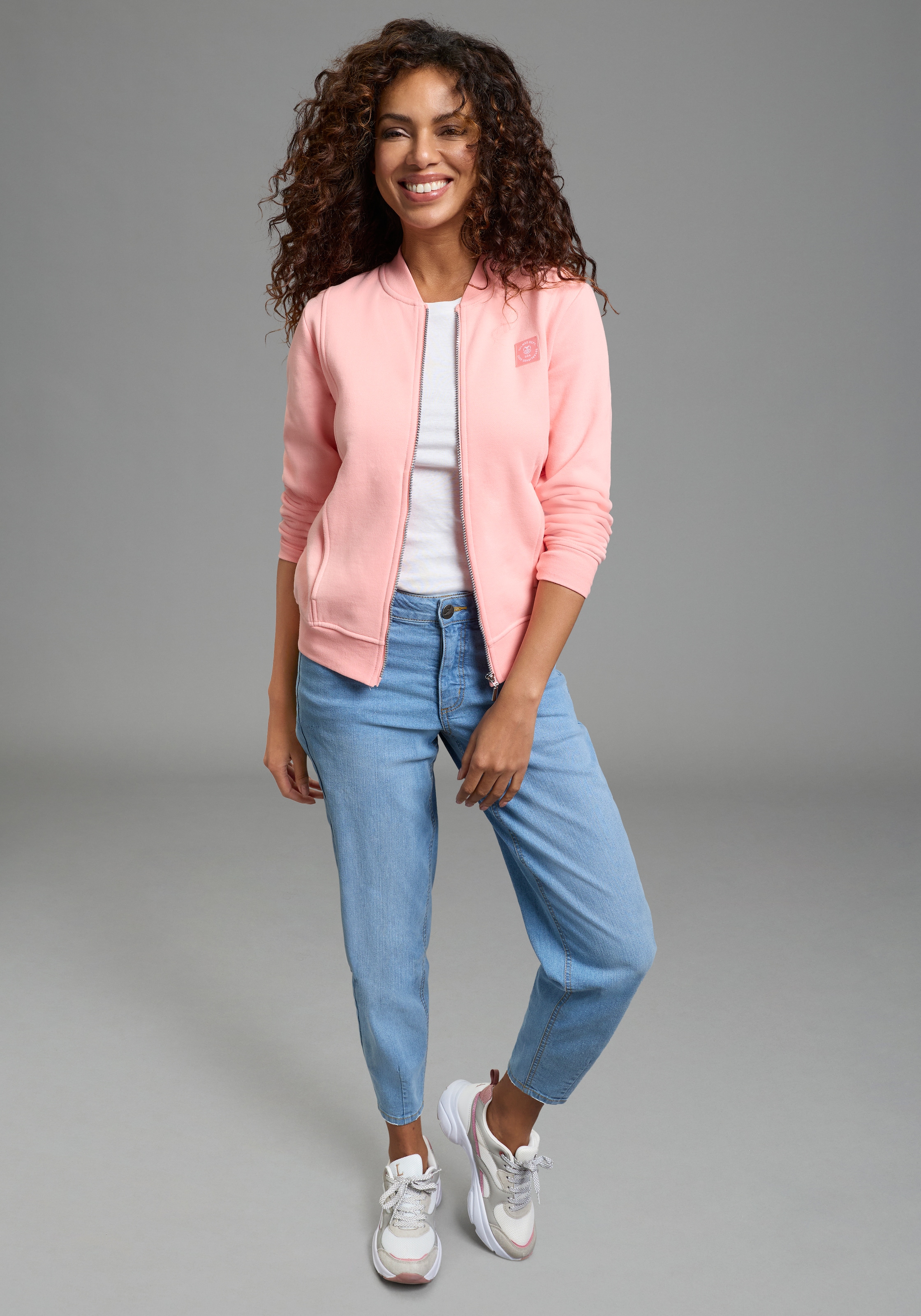 DELMAO Sweatjacke in modischer Bomberjacken-Form