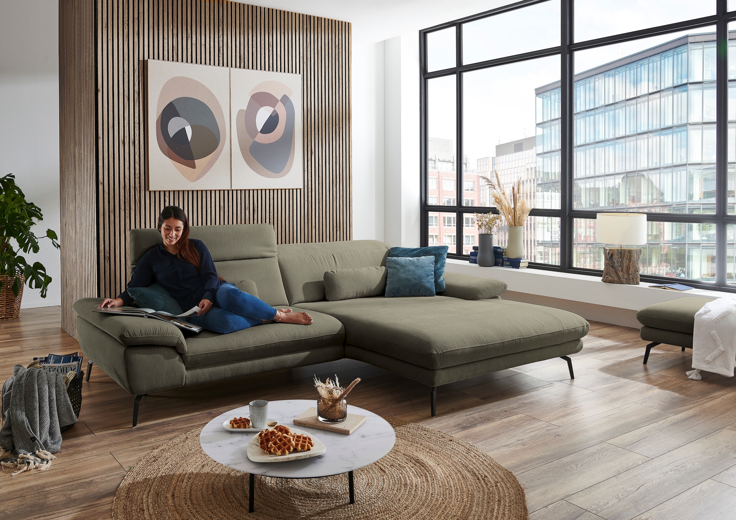 Die PlanBar Ecksofa "MP-IN22025 L-Form" mit Kopfteilverstellung, wahlweise günstig online kaufen